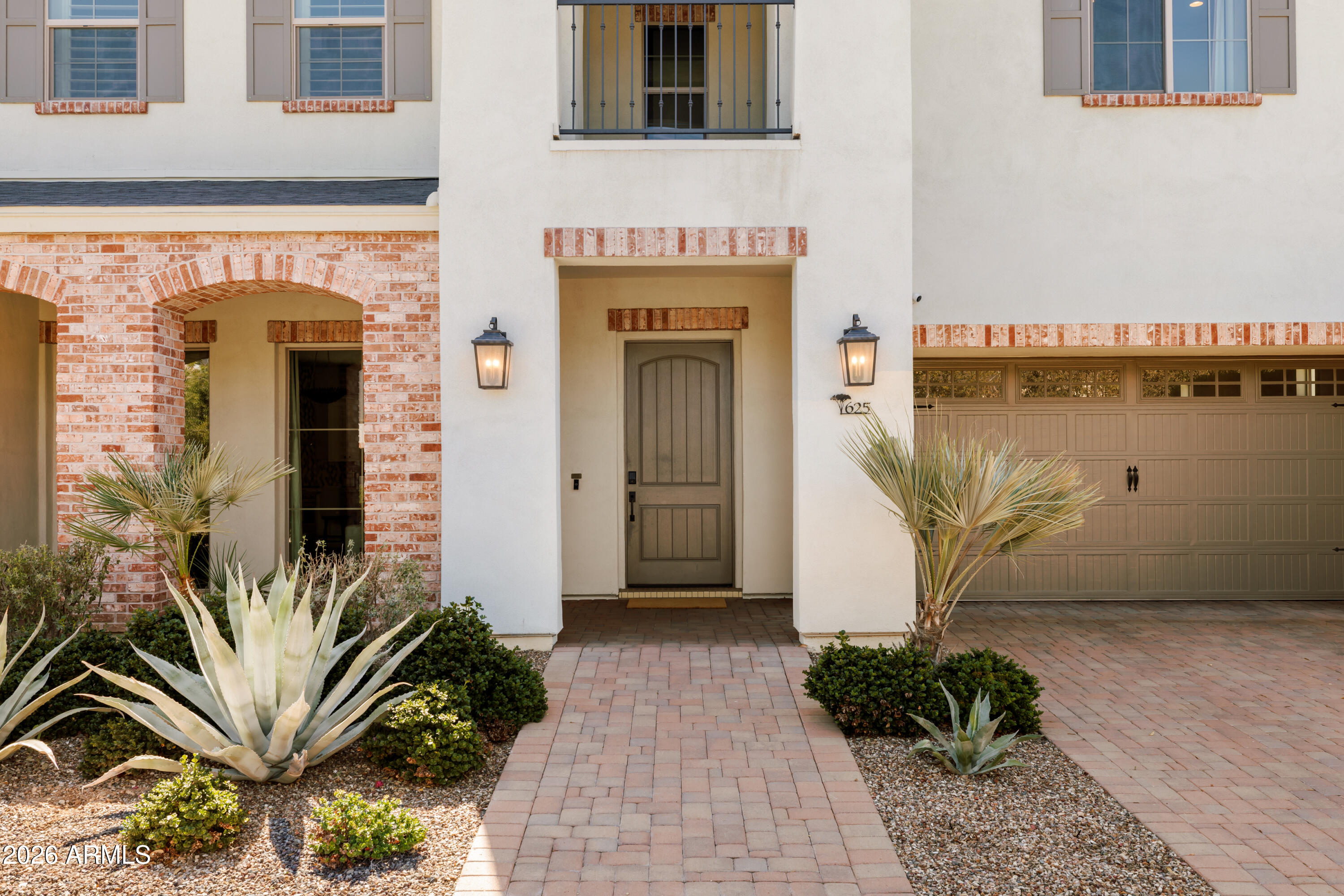 625 W Echo Lane