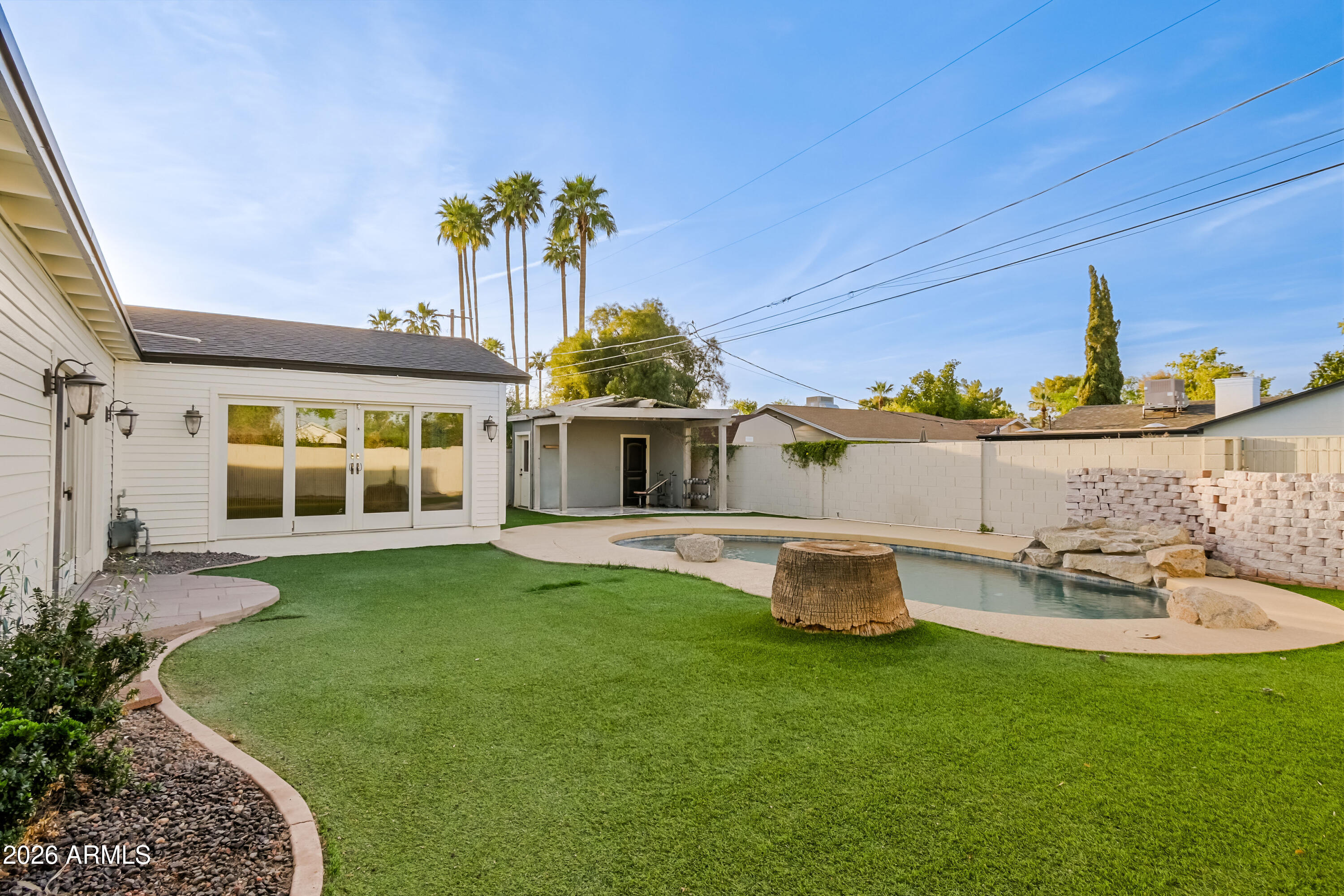 5328 E PINCHOT Avenue