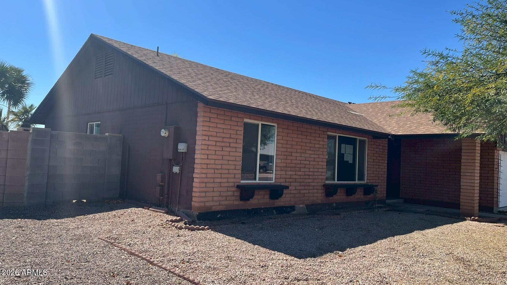 2807 W NEWTON Court