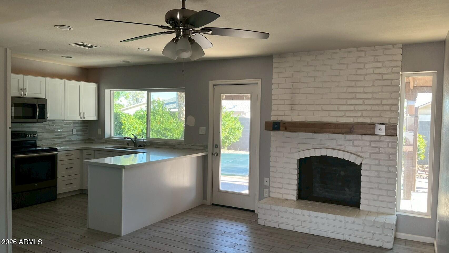 2807 W NEWTON Court