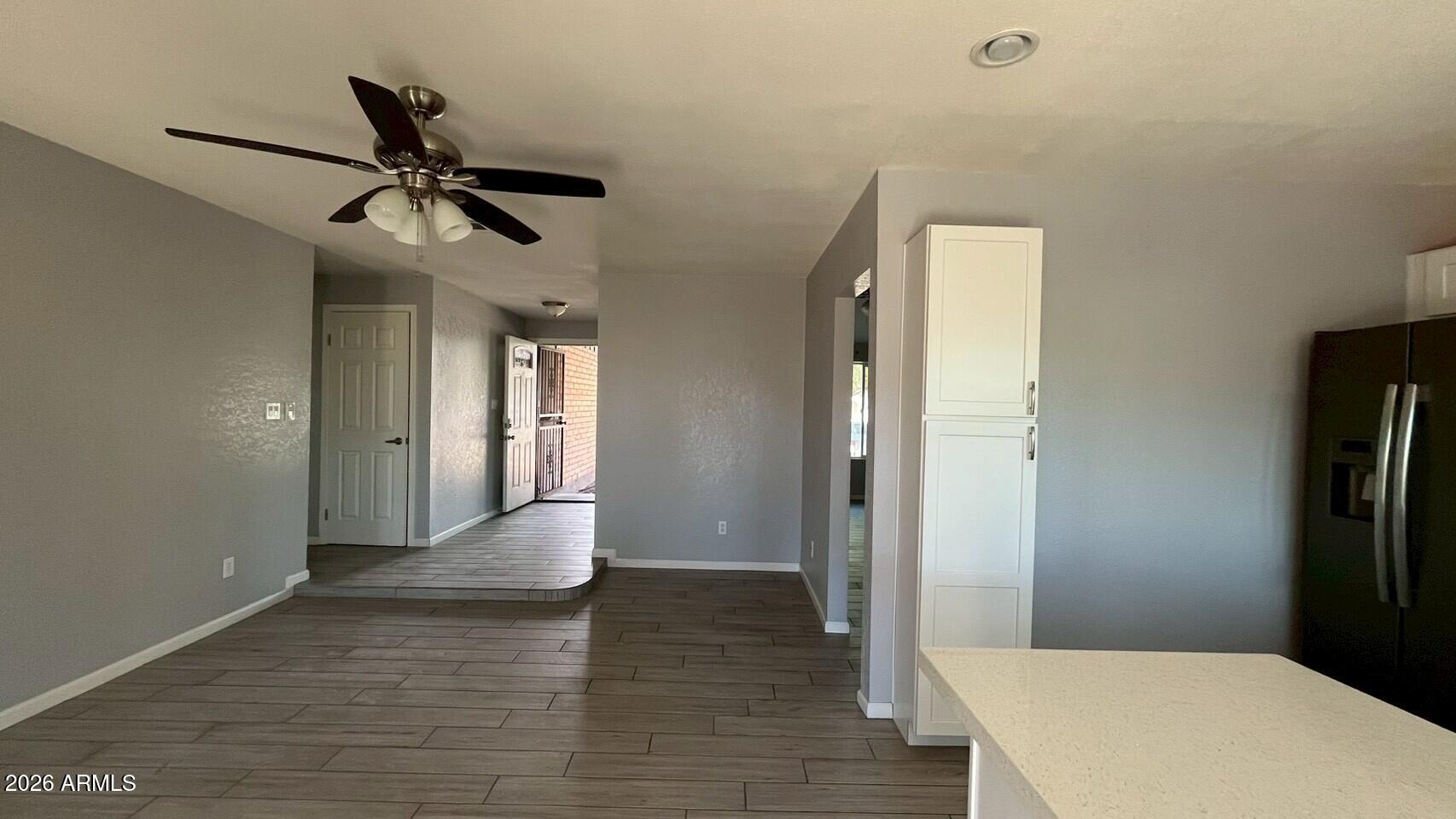 2807 W NEWTON Court