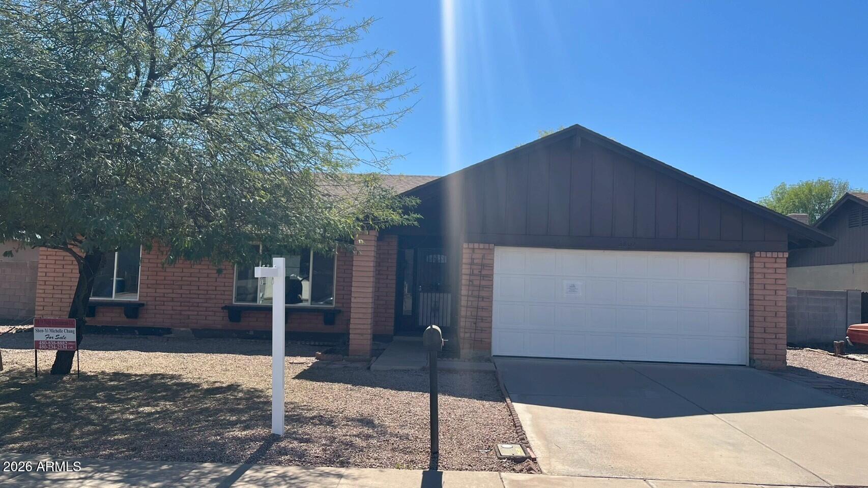 2807 W NEWTON Court