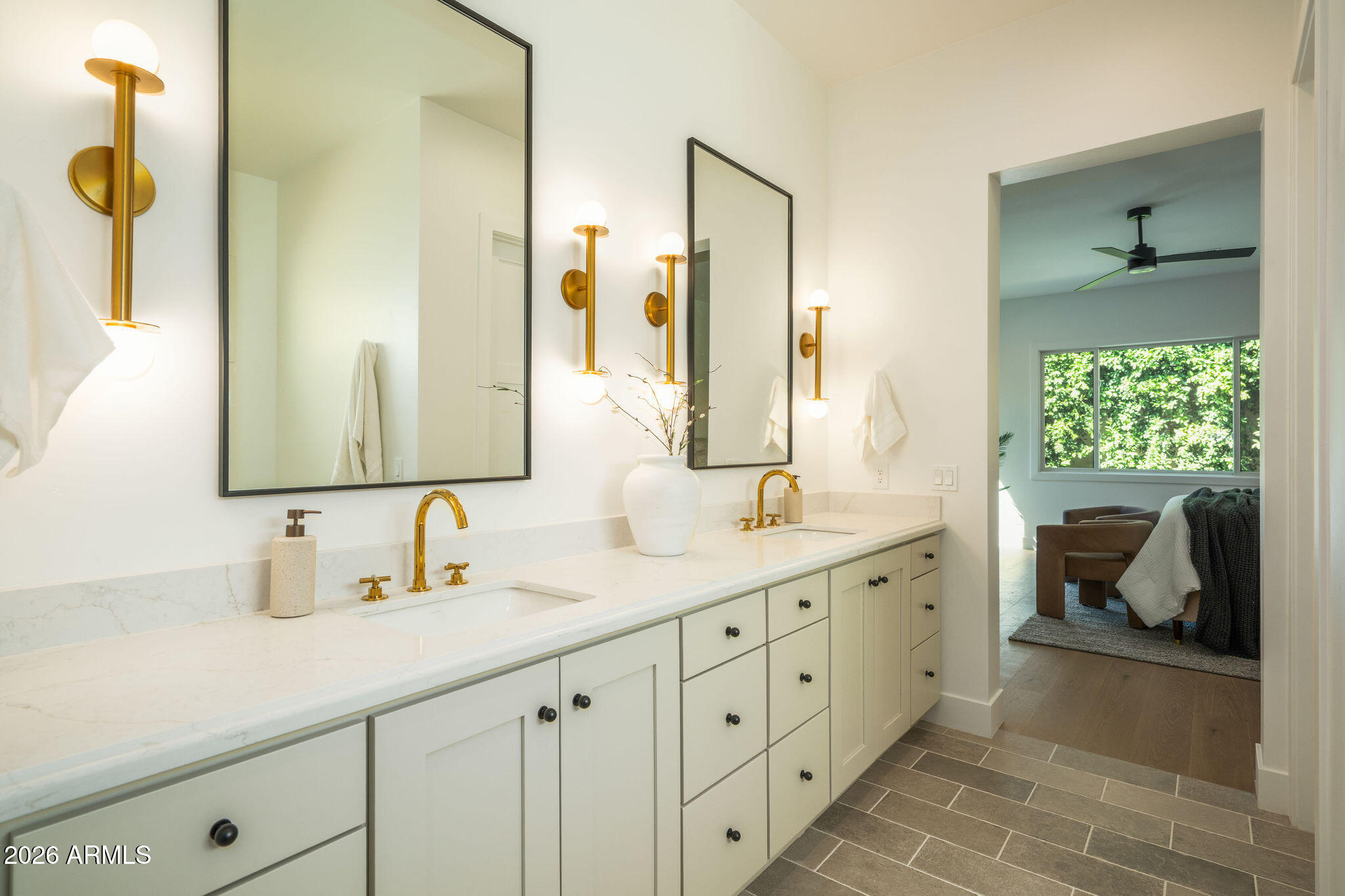 3912 E CRITTENDEN Lane