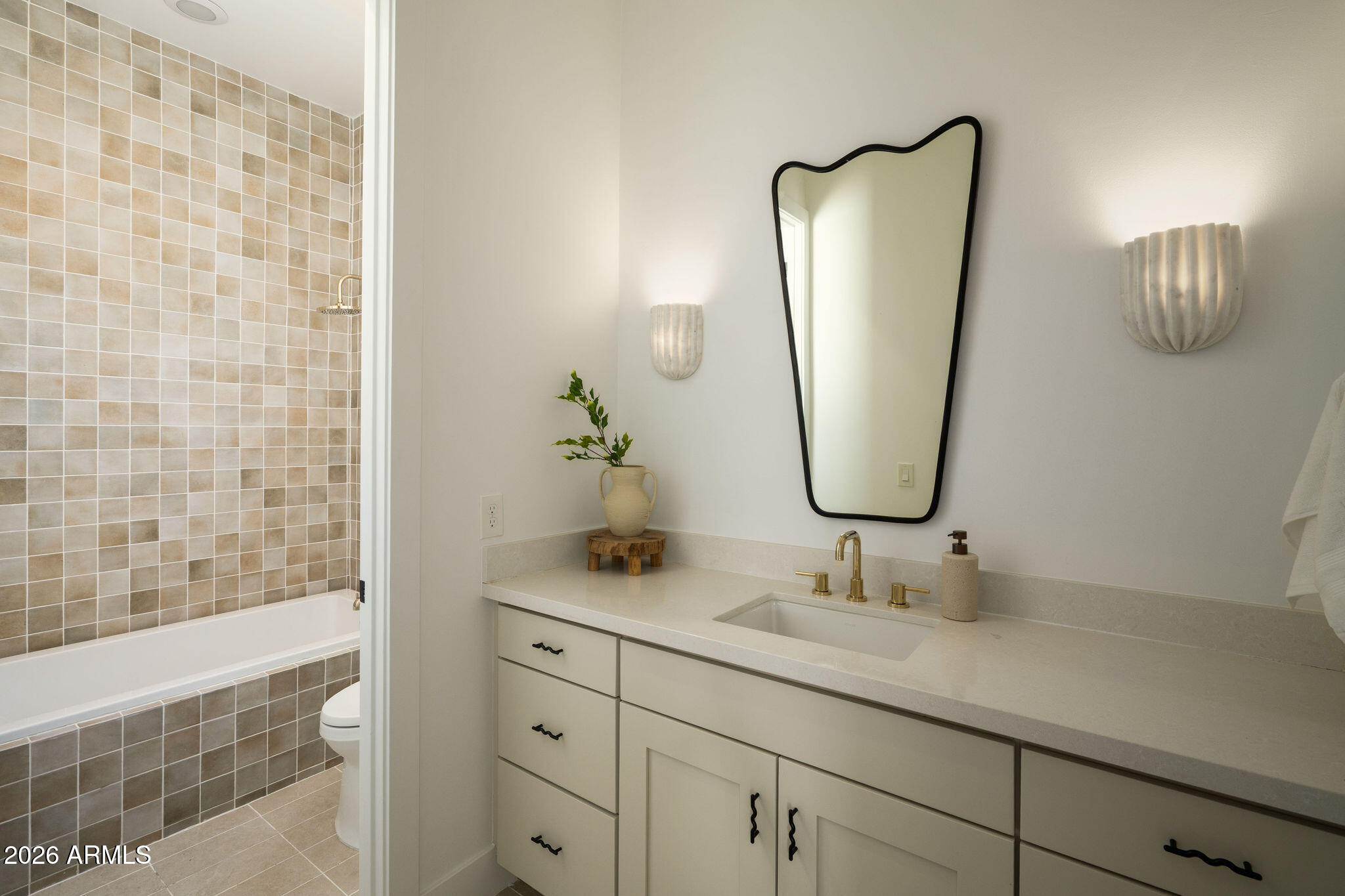 3912 E CRITTENDEN Lane