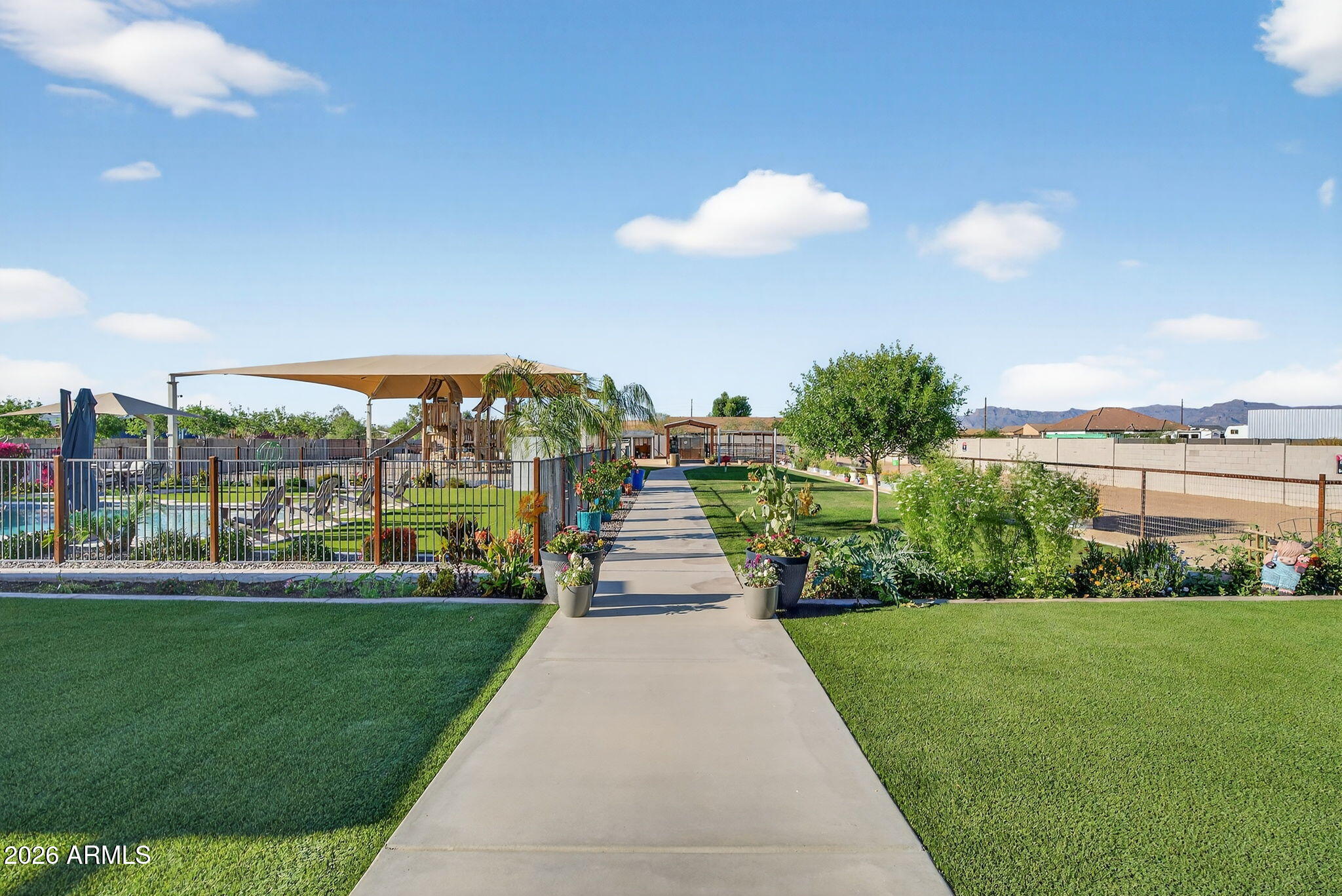 1124 E LOVELAND Lane