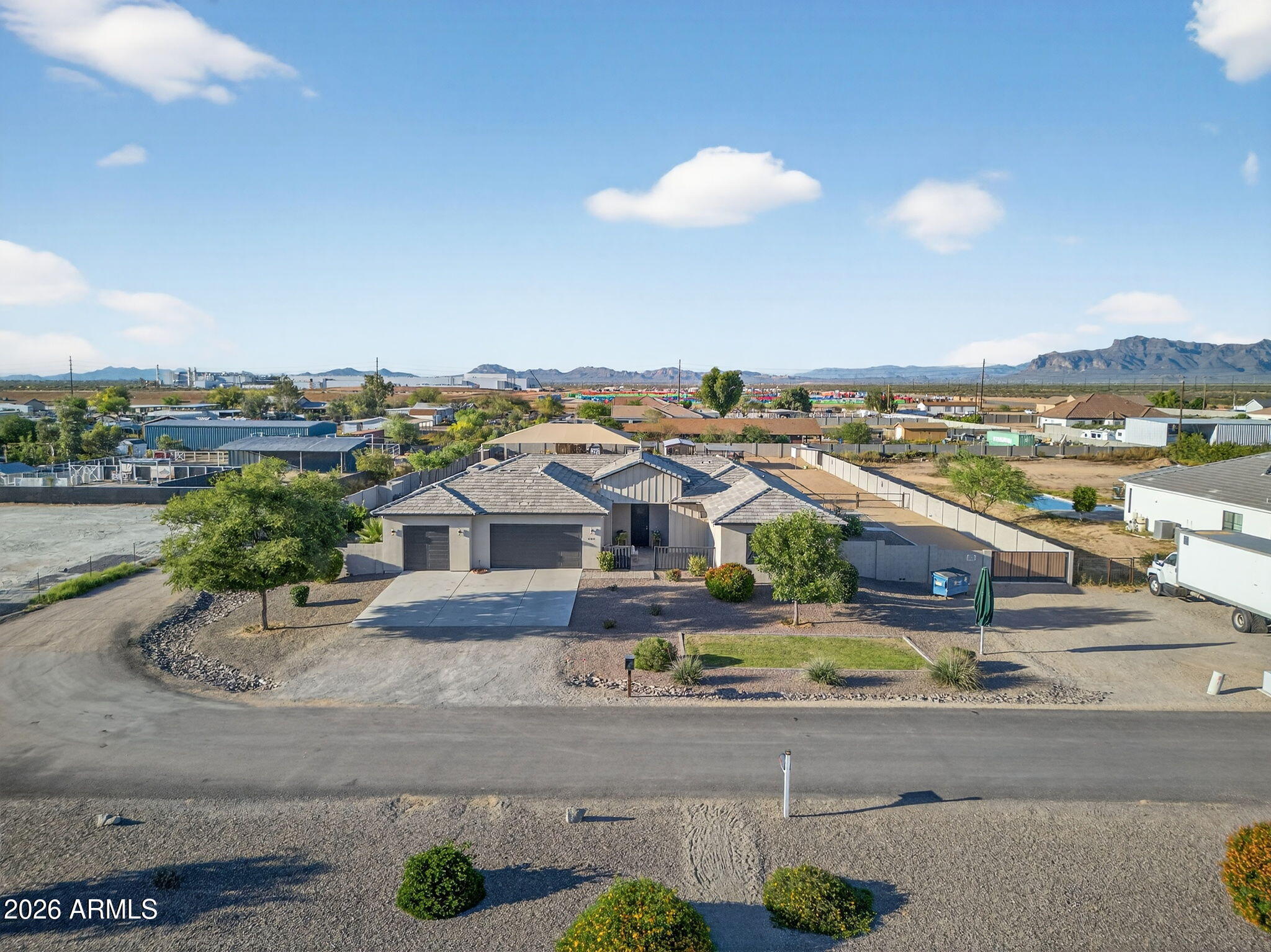 1124 E LOVELAND Lane