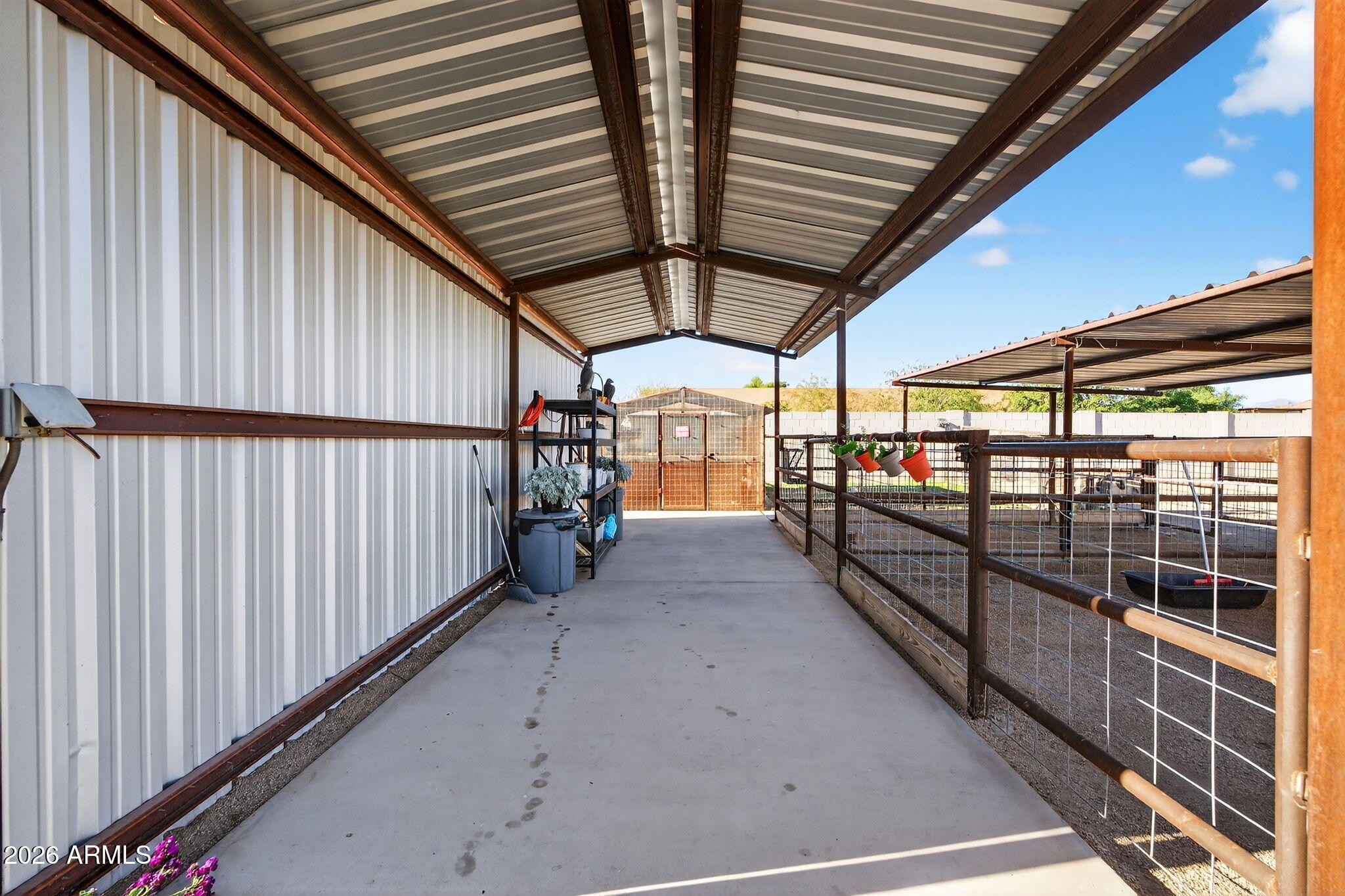 1124 E LOVELAND Lane