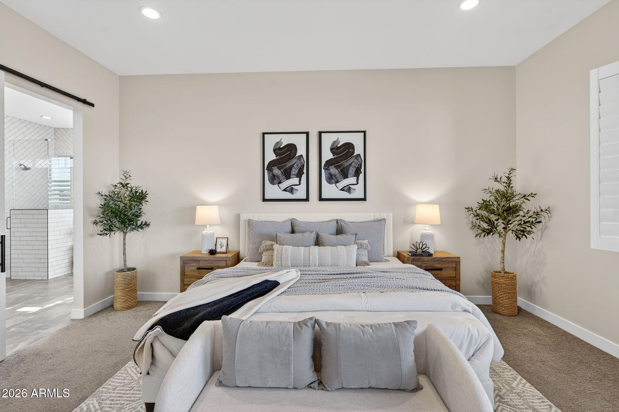 1124 E LOVELAND Lane