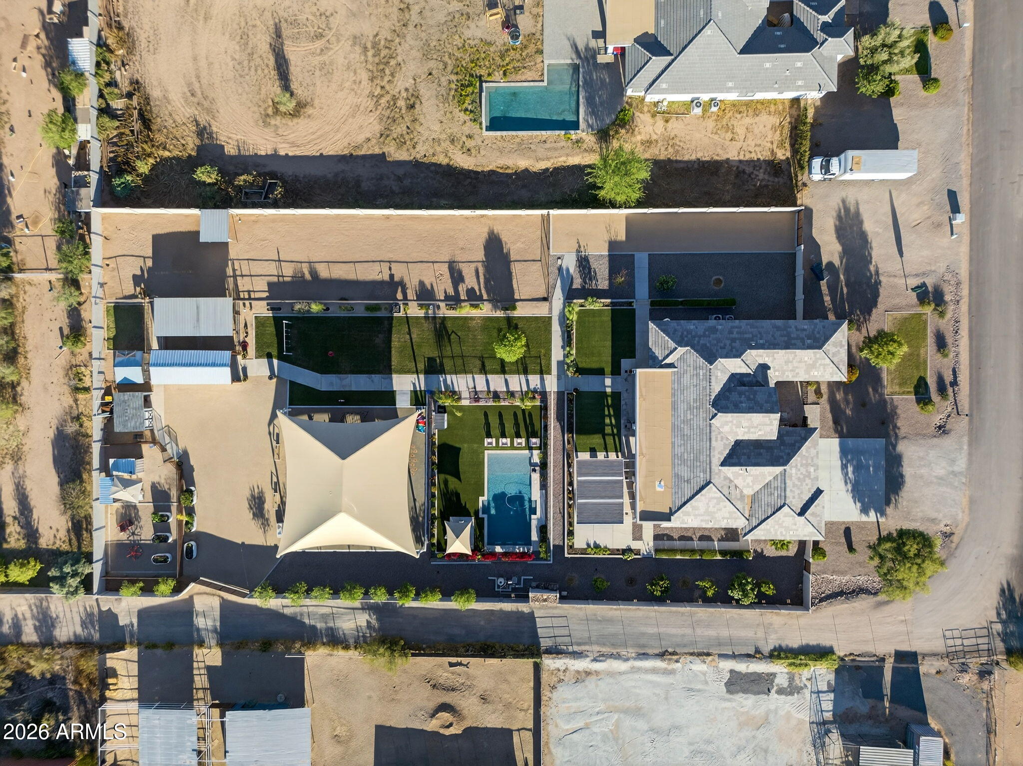 1124 E LOVELAND Lane