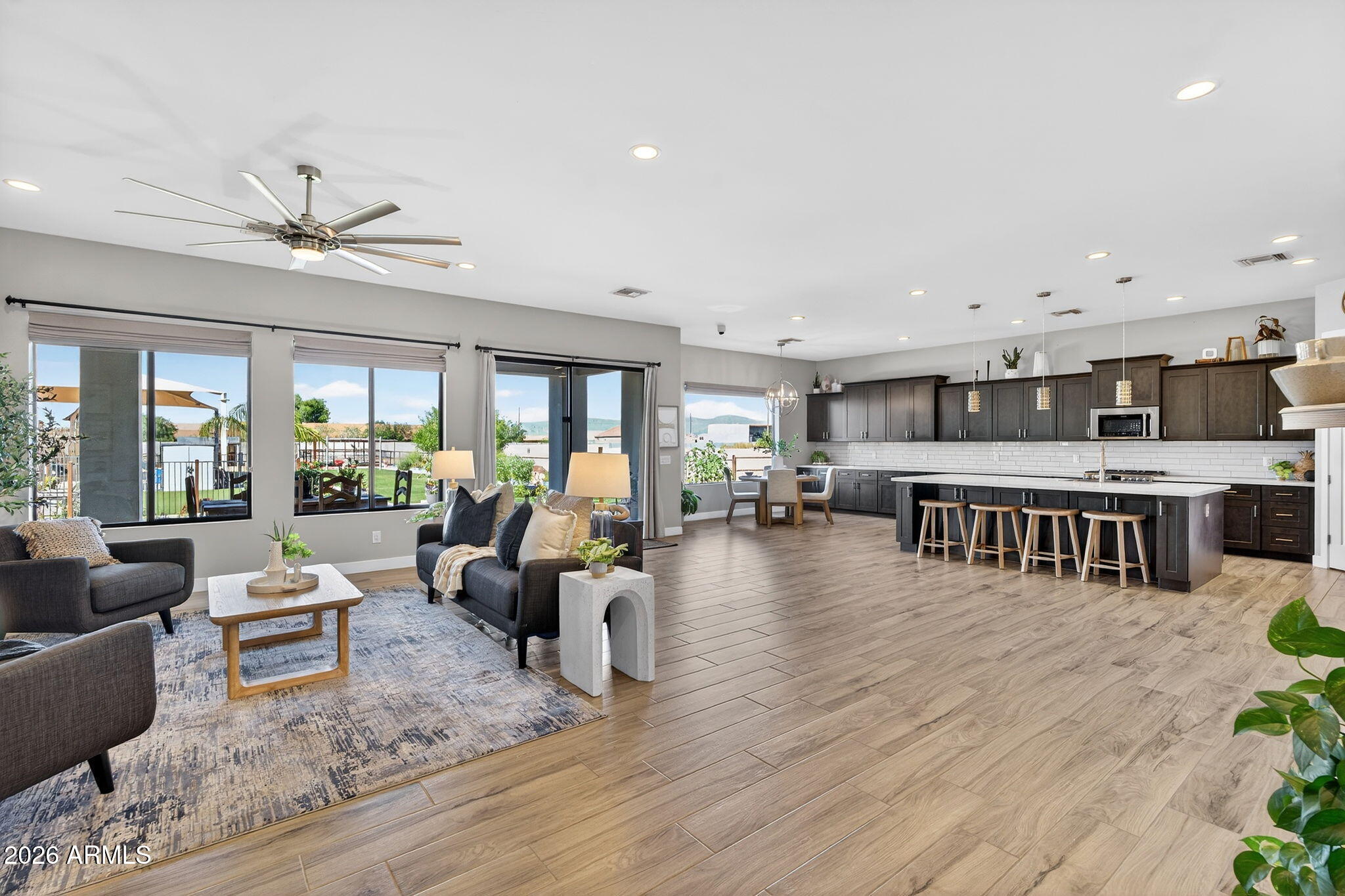 1124 E LOVELAND Lane