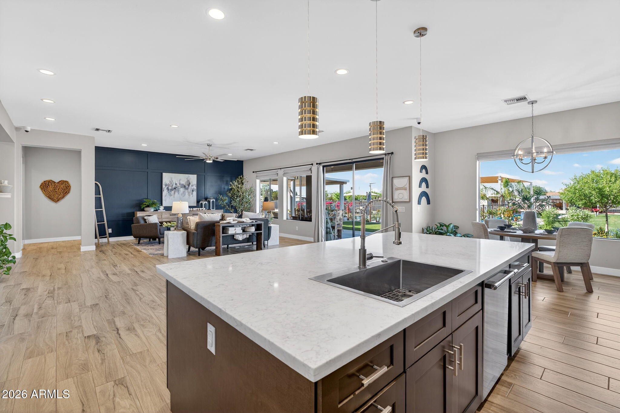 1124 E LOVELAND Lane