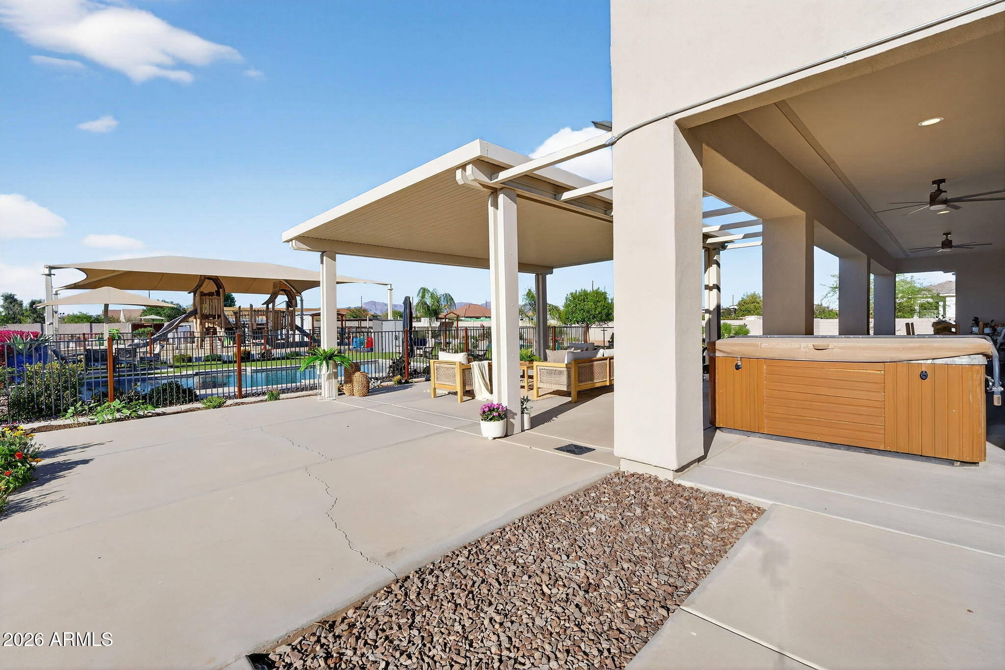 1124 E LOVELAND Lane