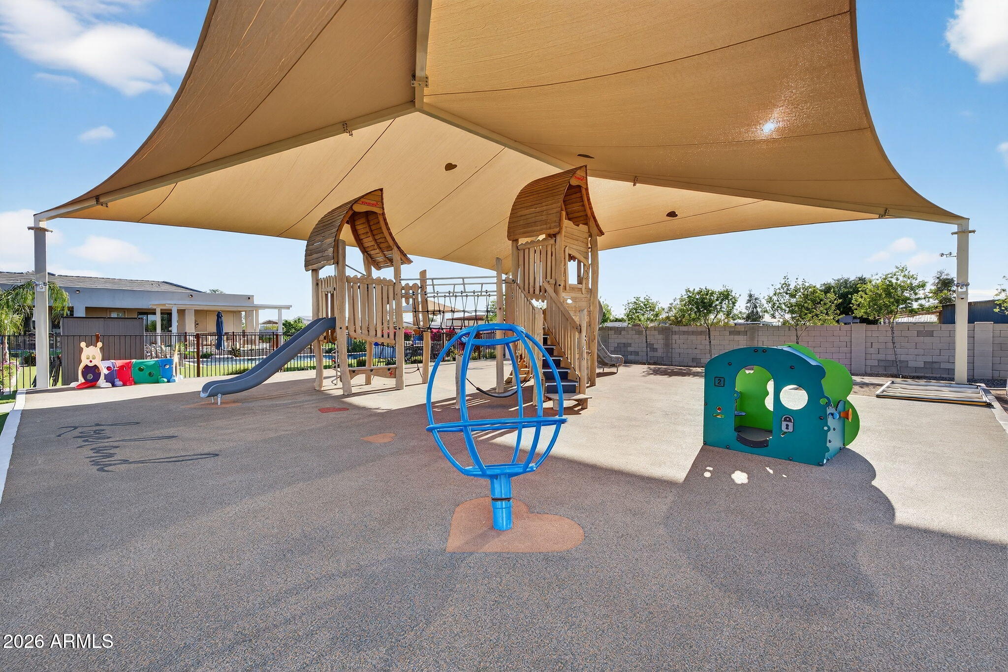 1124 E LOVELAND Lane