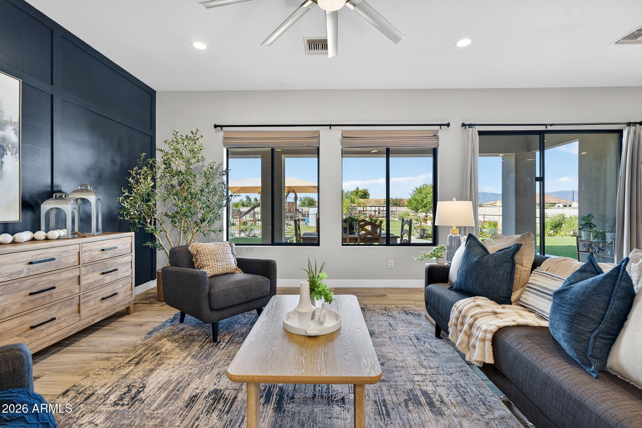 1124 E LOVELAND Lane