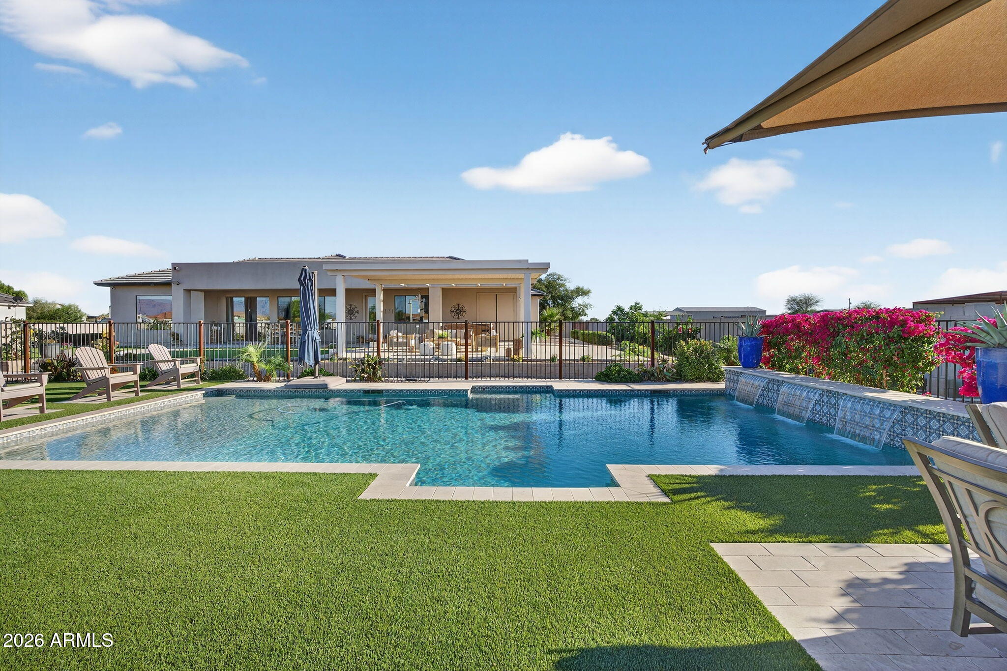 1124 E LOVELAND Lane