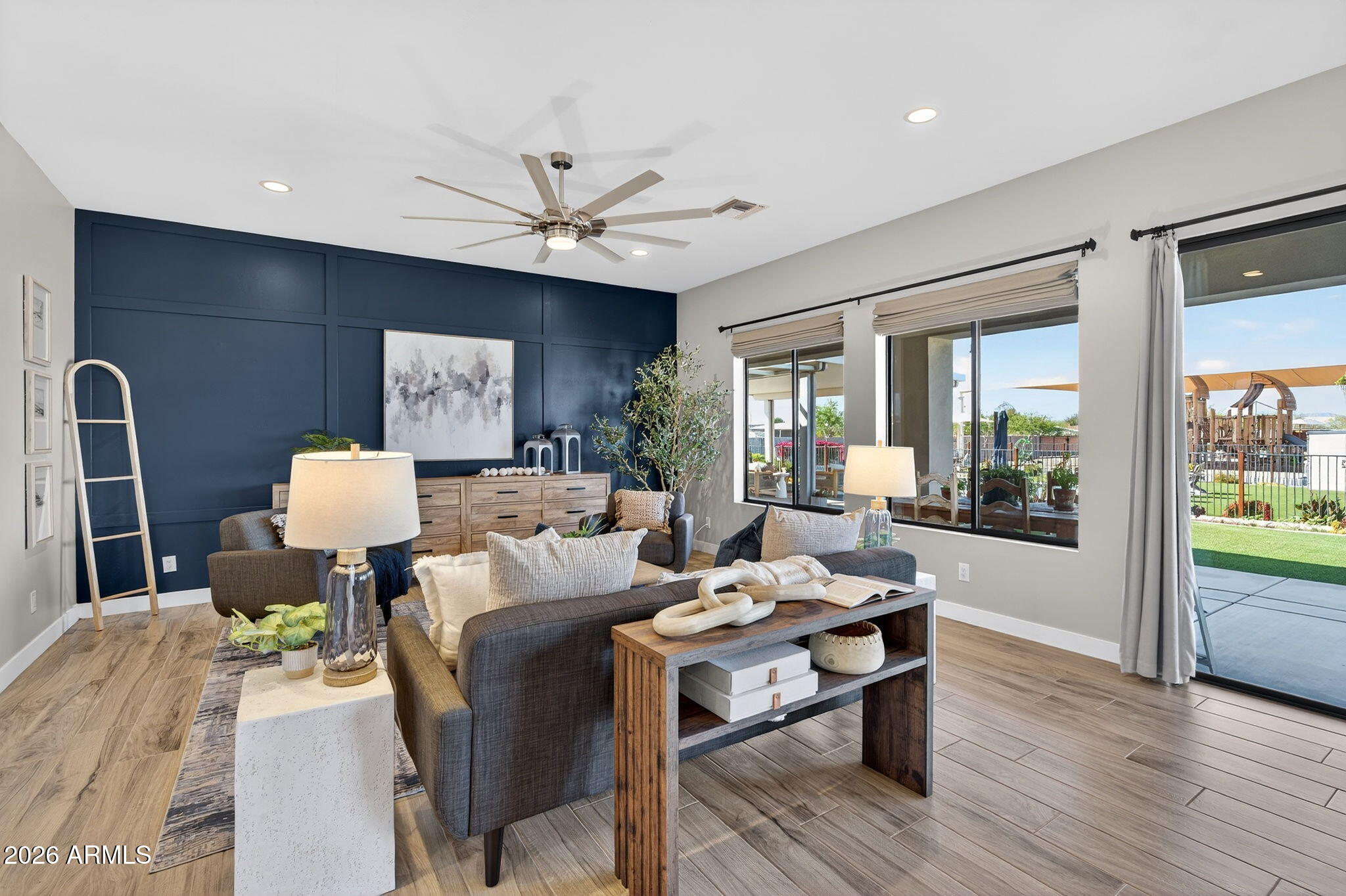 1124 E LOVELAND Lane