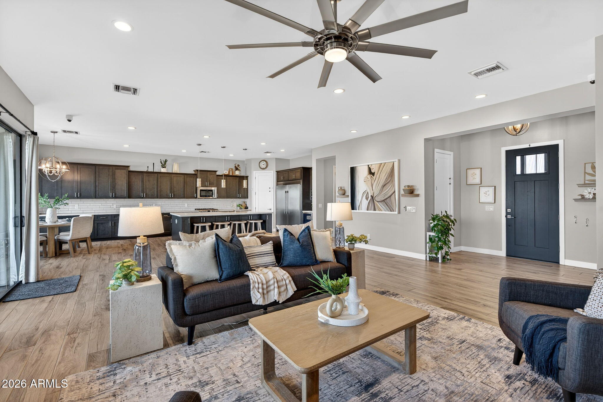 1124 E LOVELAND Lane