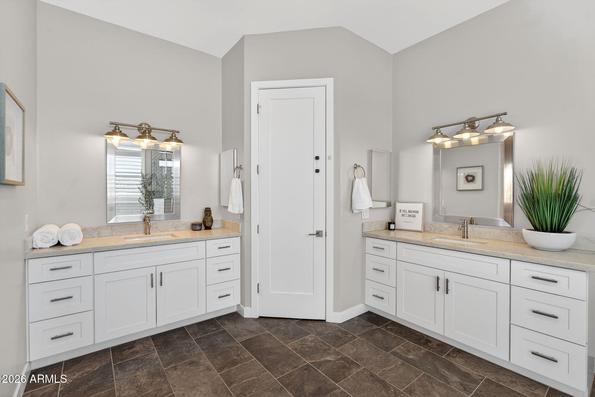 1124 E LOVELAND Lane