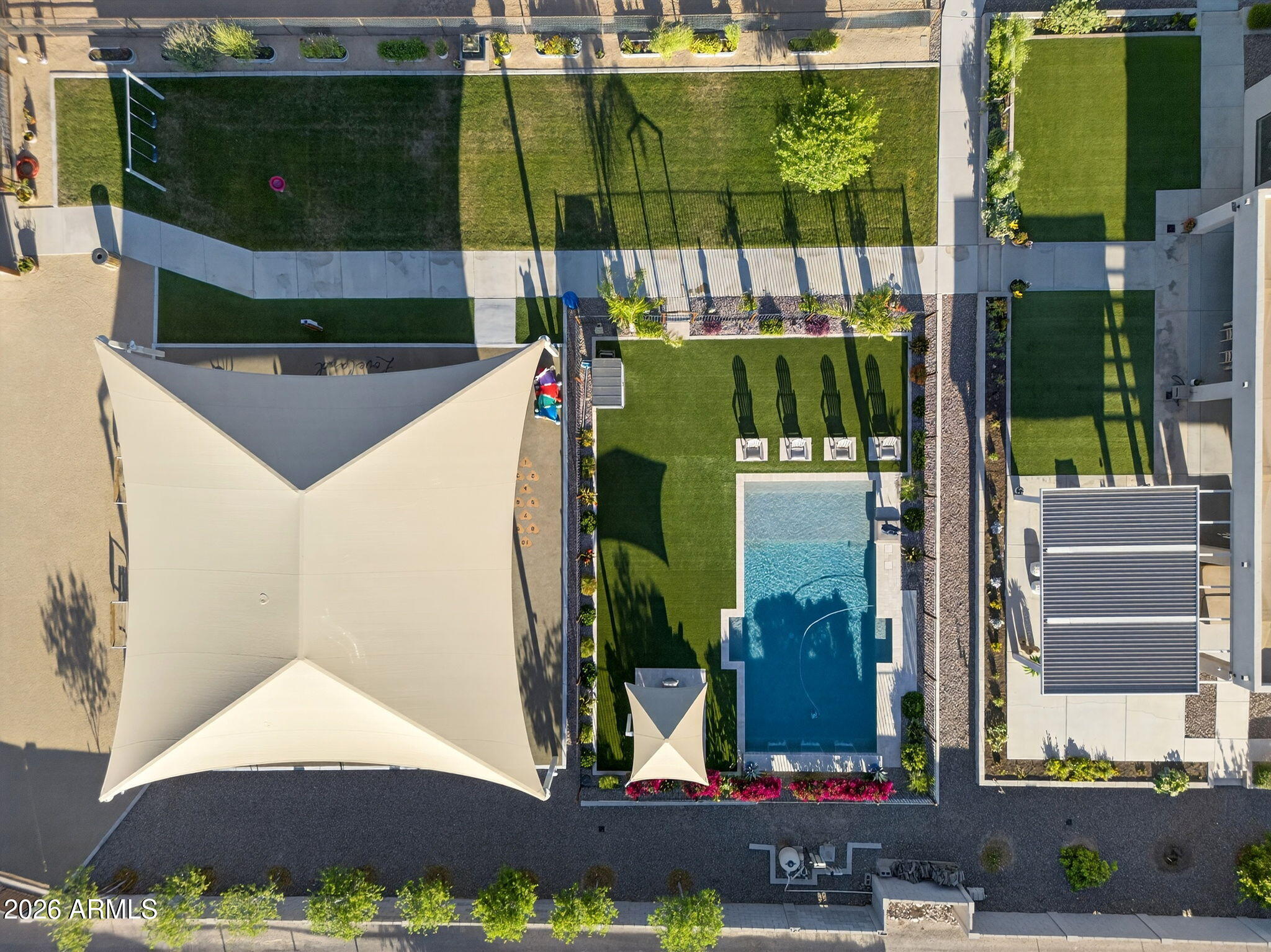 1124 E LOVELAND Lane