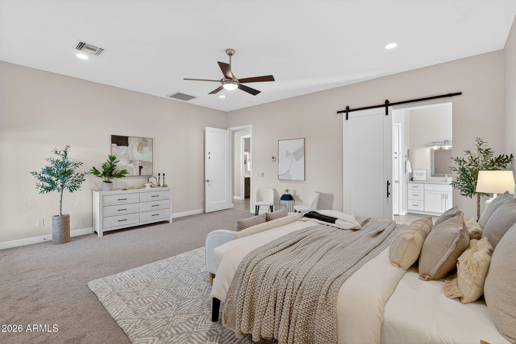 1124 E LOVELAND Lane