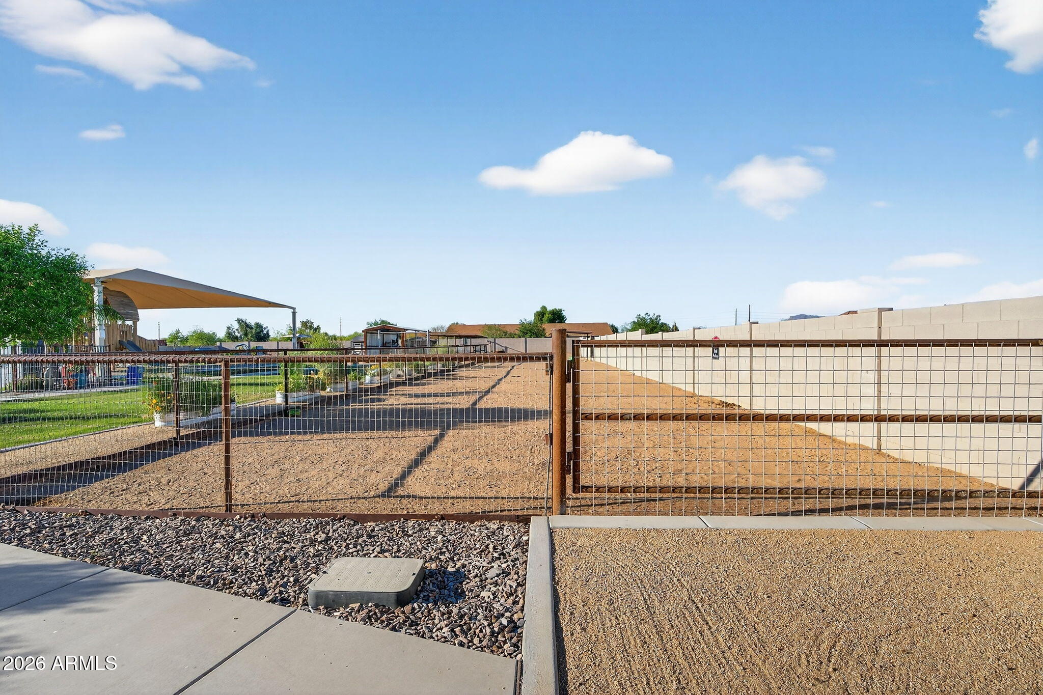 1124 E LOVELAND Lane