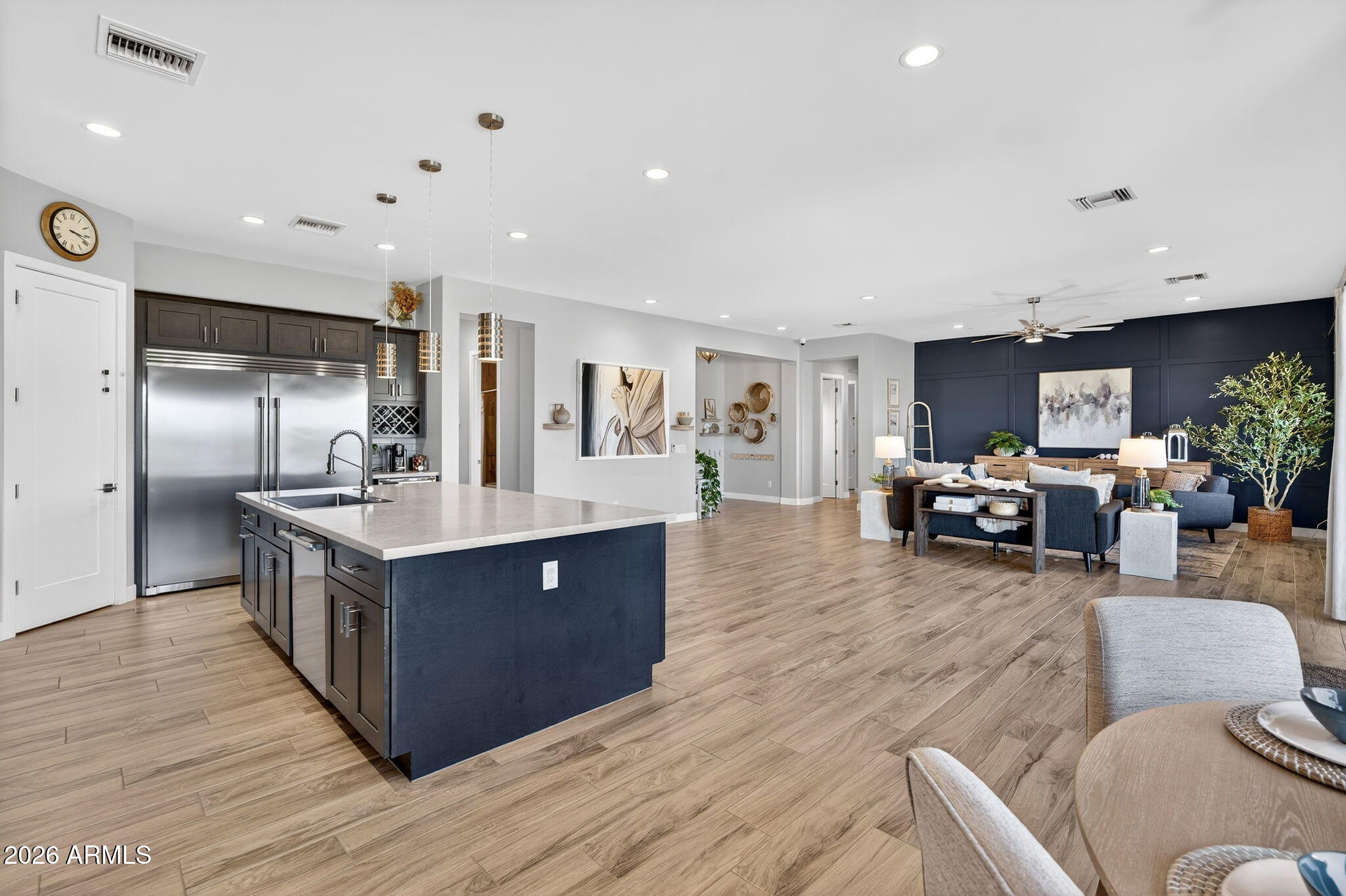 1124 E LOVELAND Lane