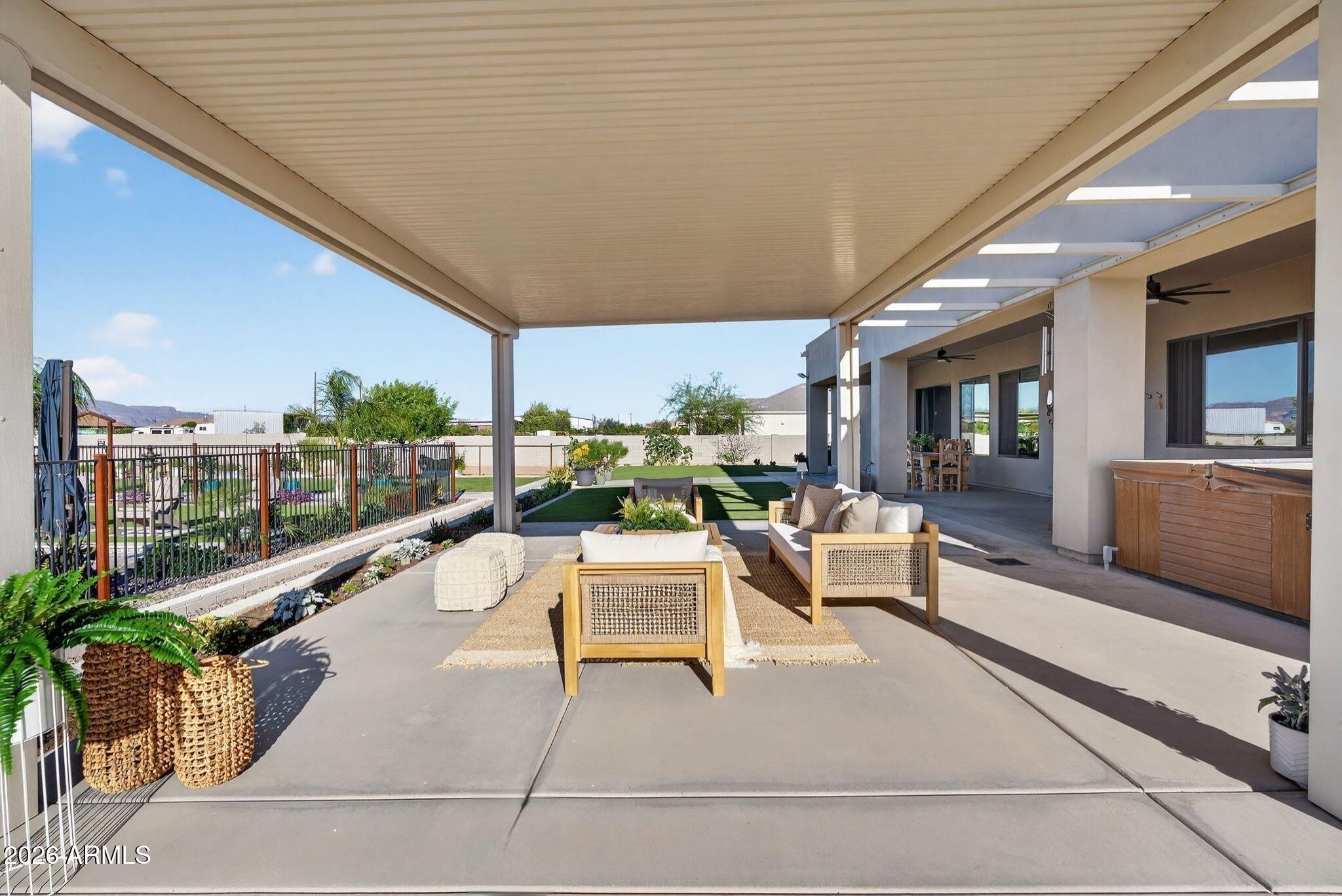 1124 E LOVELAND Lane