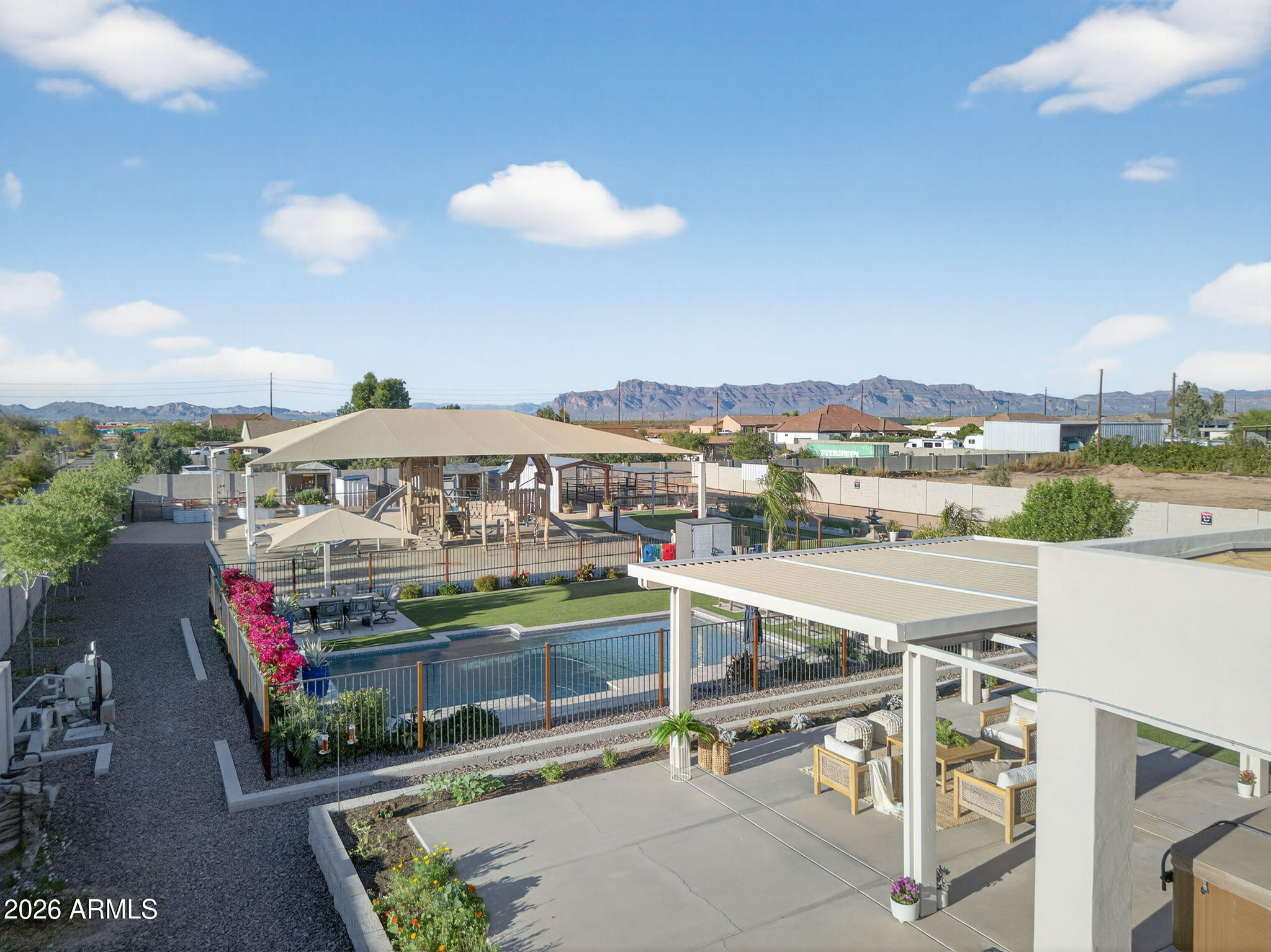 1124 E LOVELAND Lane