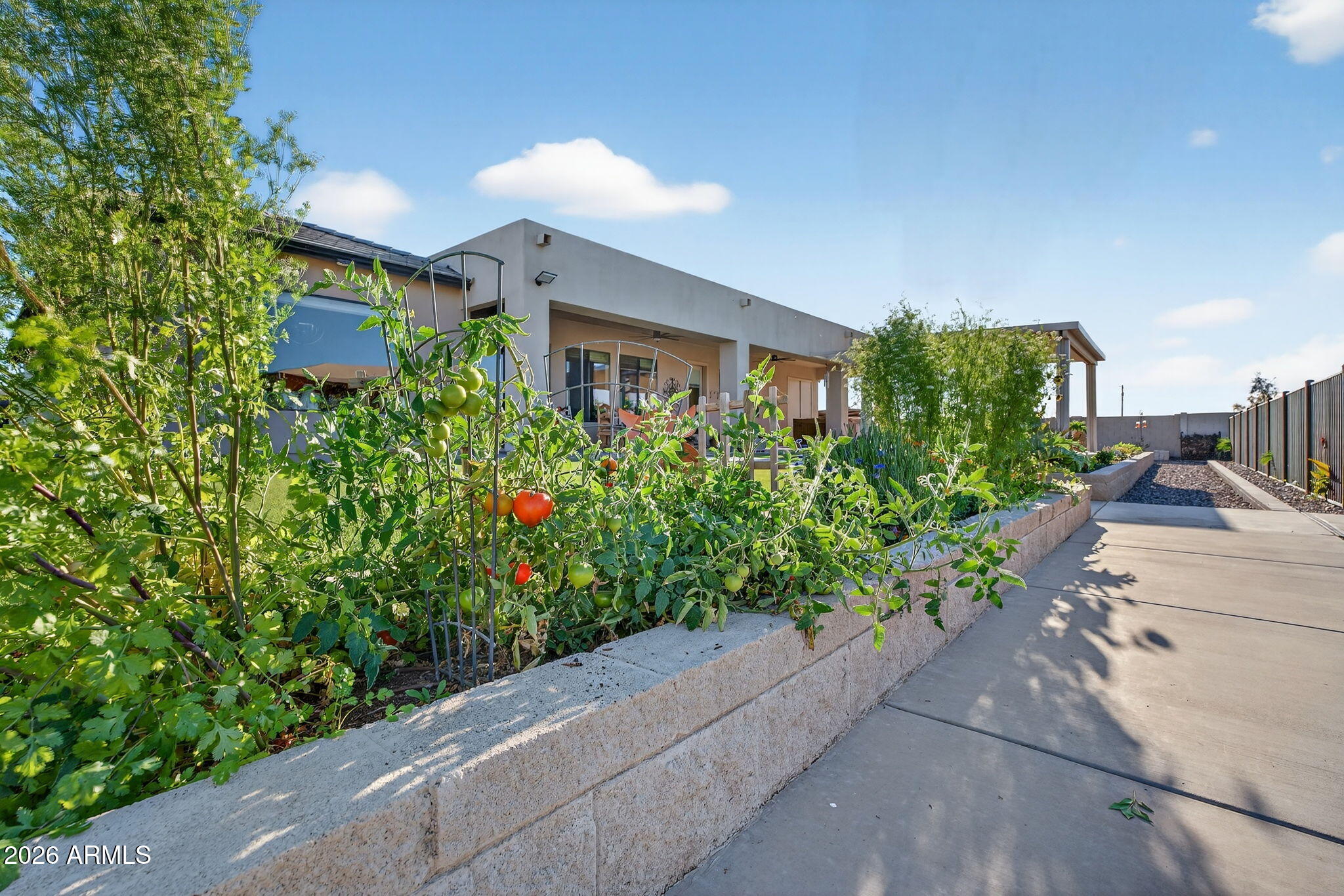 1124 E LOVELAND Lane