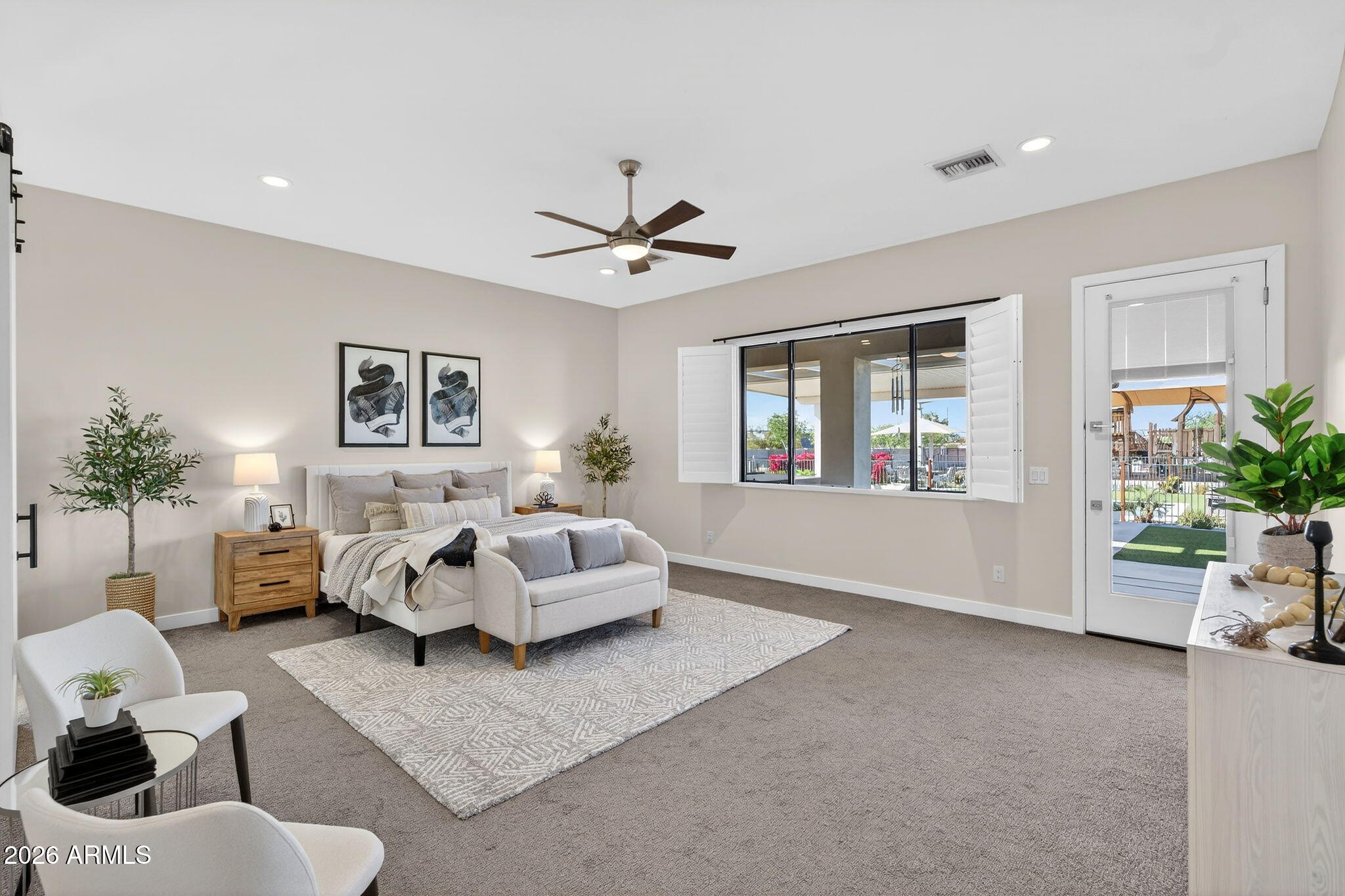 1124 E LOVELAND Lane