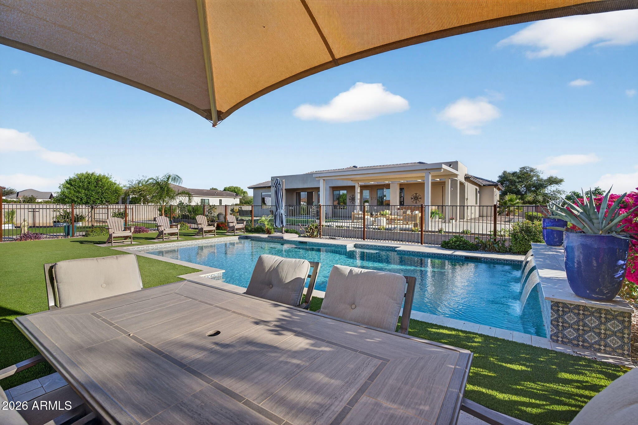 1124 E LOVELAND Lane