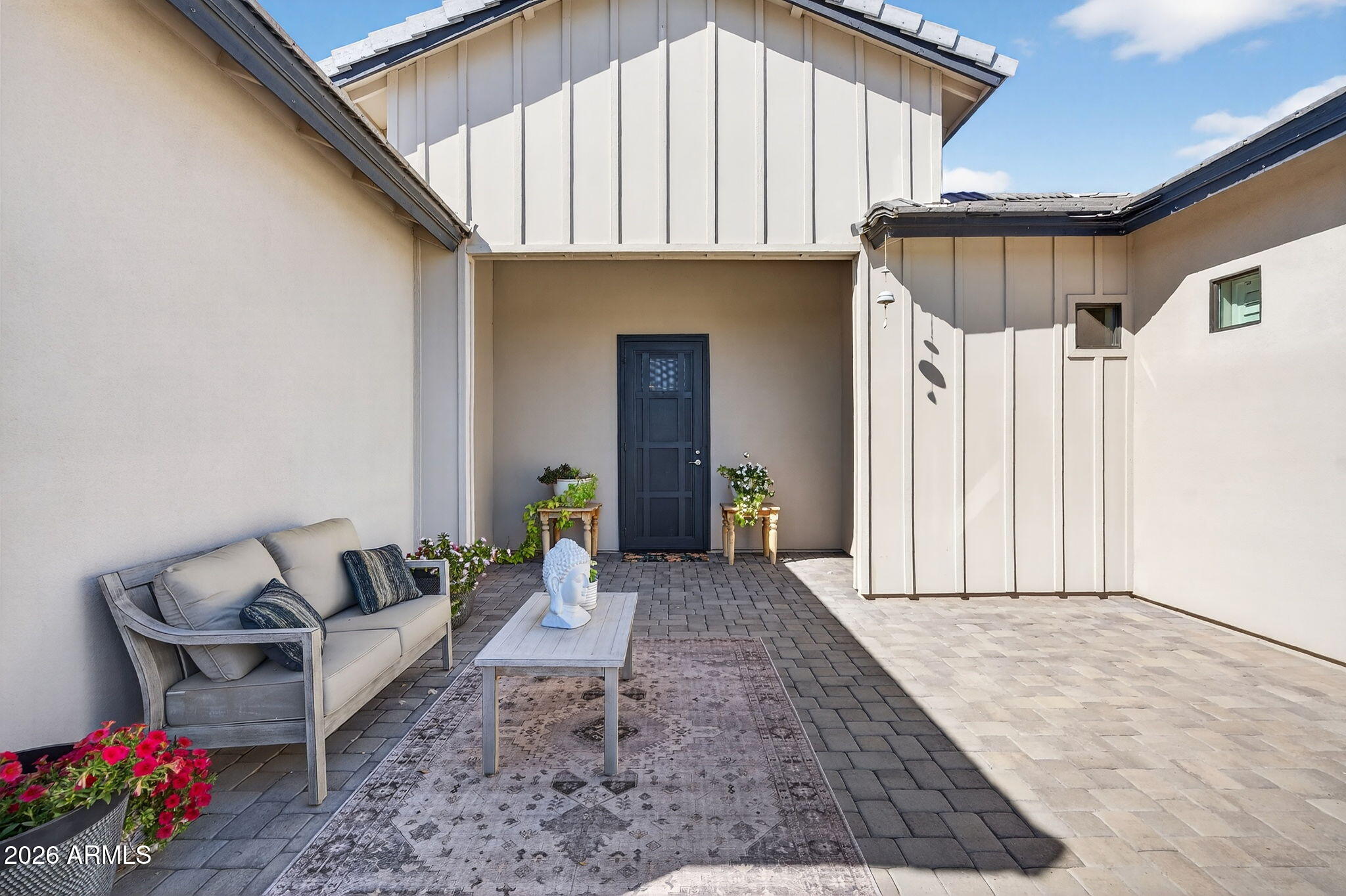 1124 E LOVELAND Lane