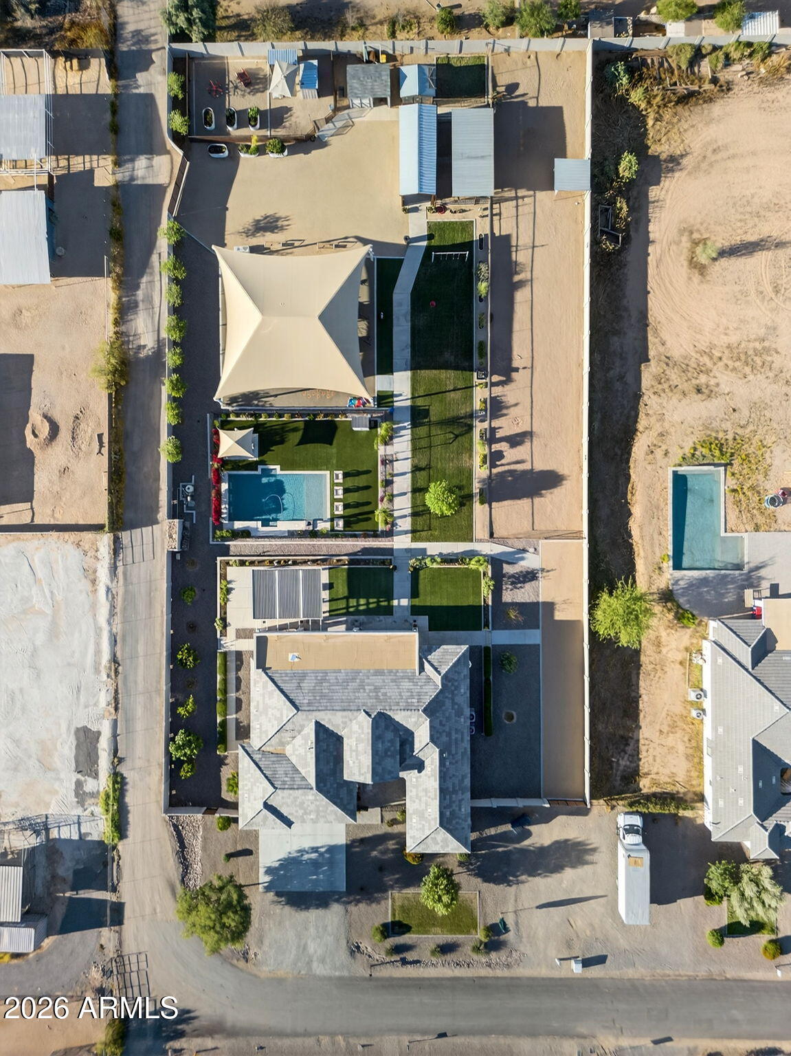 1124 E LOVELAND Lane