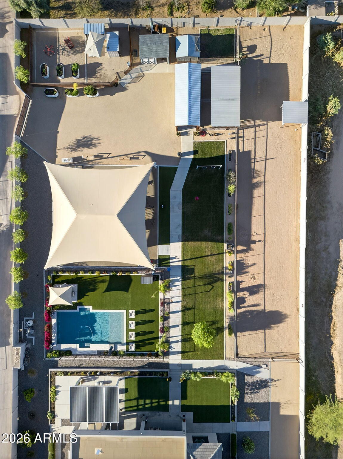 1124 E LOVELAND Lane