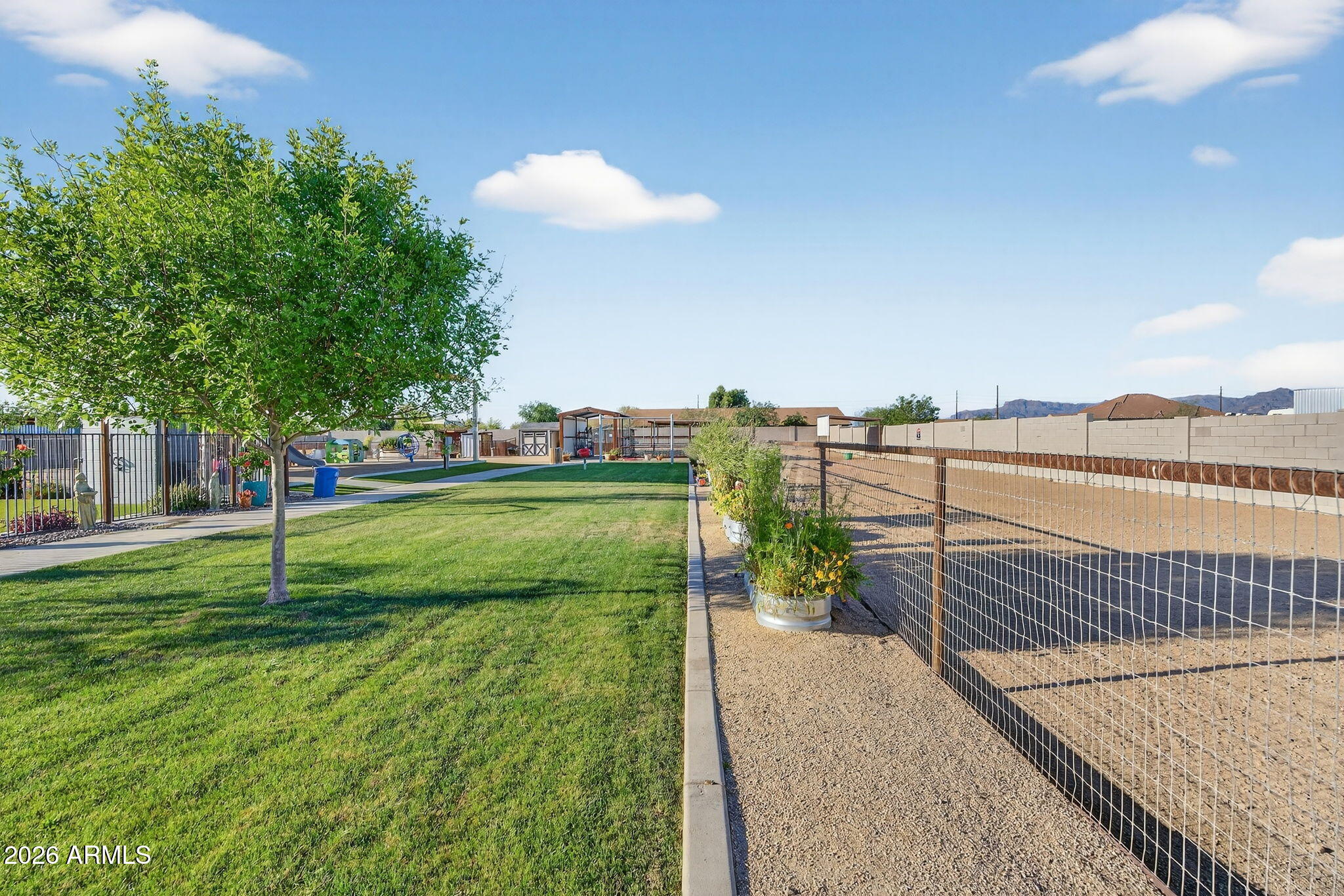 1124 E LOVELAND Lane