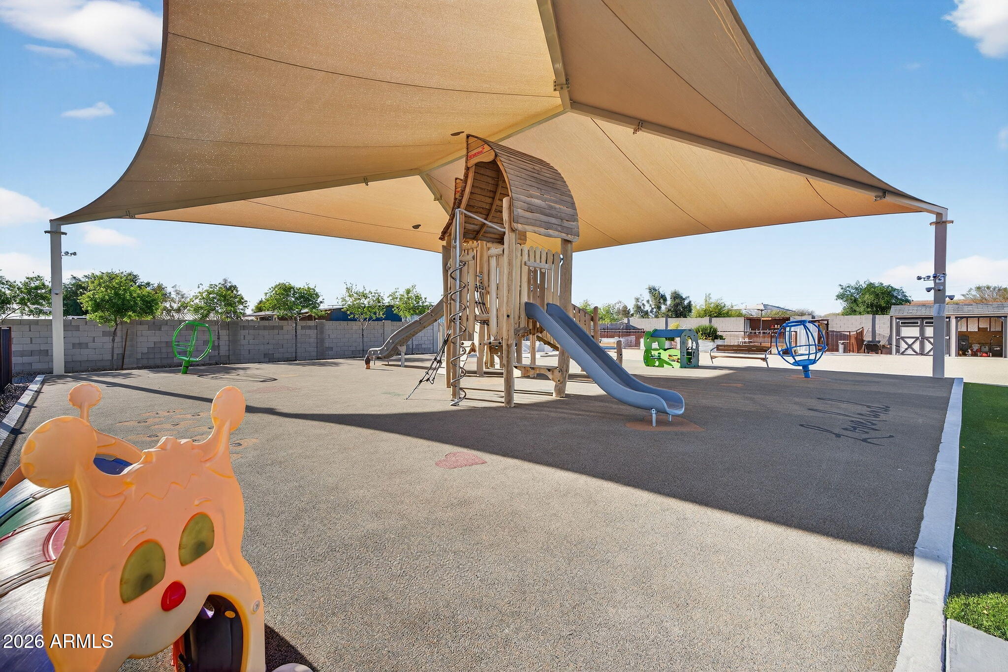 1124 E LOVELAND Lane