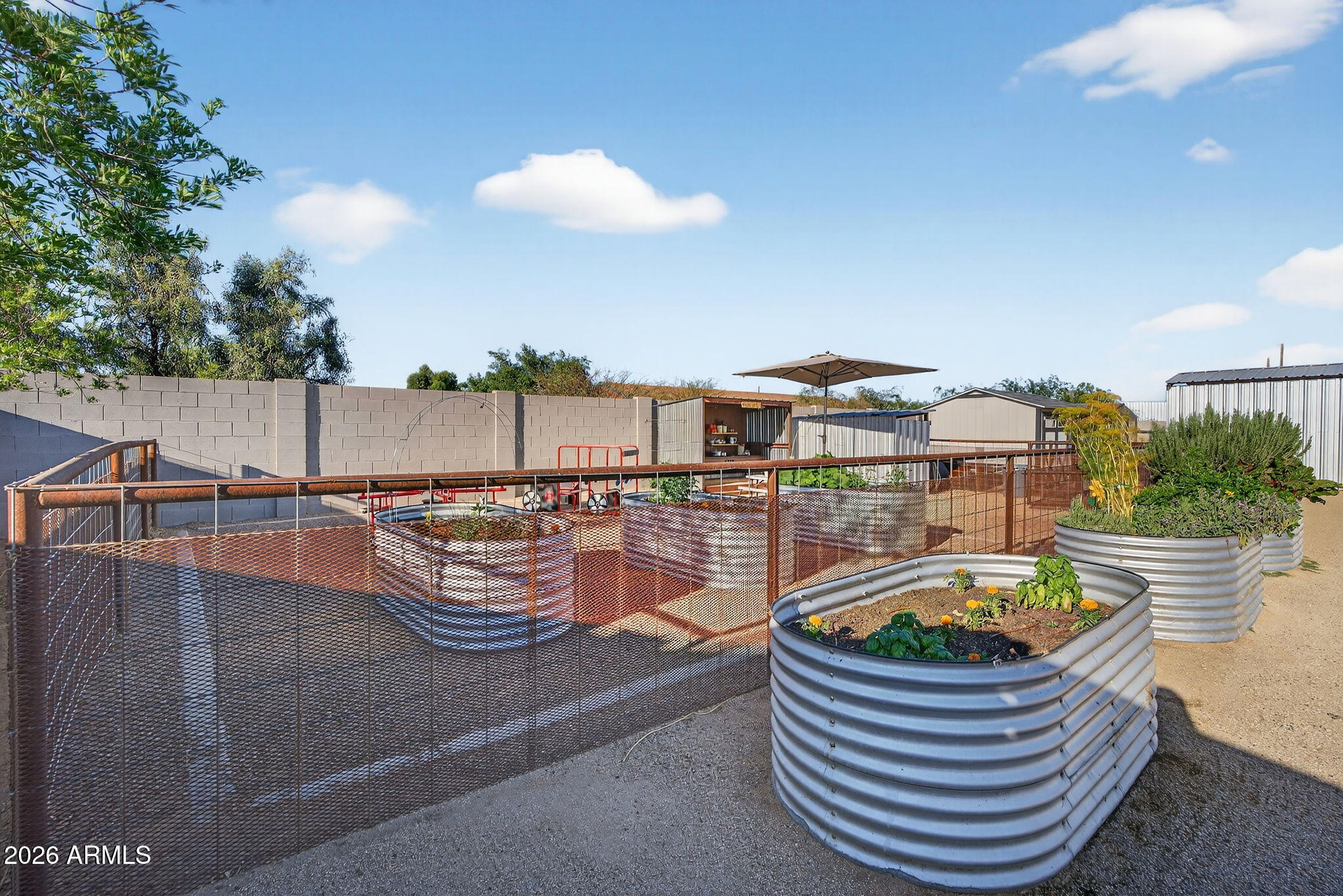 1124 E LOVELAND Lane