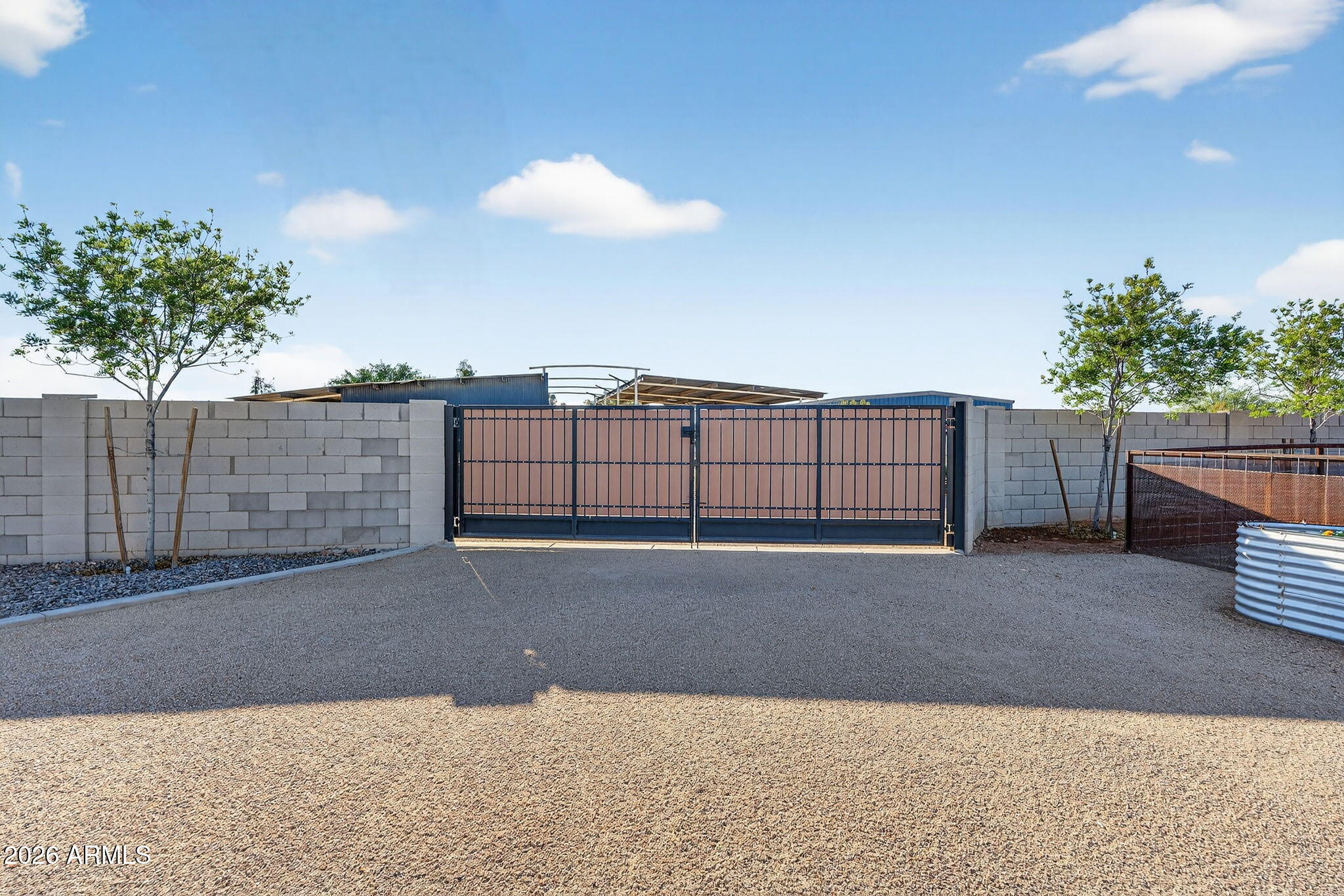 1124 E LOVELAND Lane