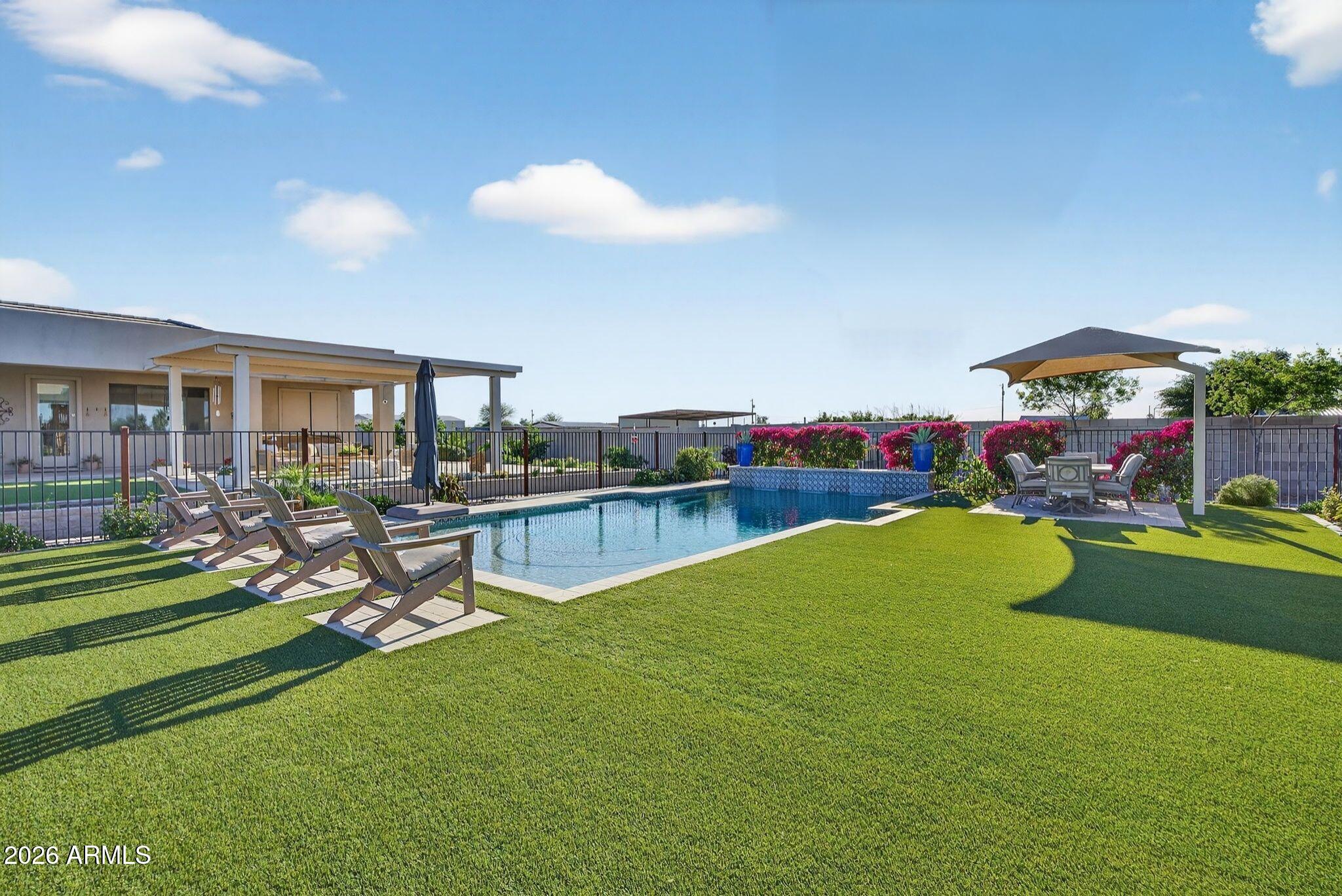 1124 E LOVELAND Lane