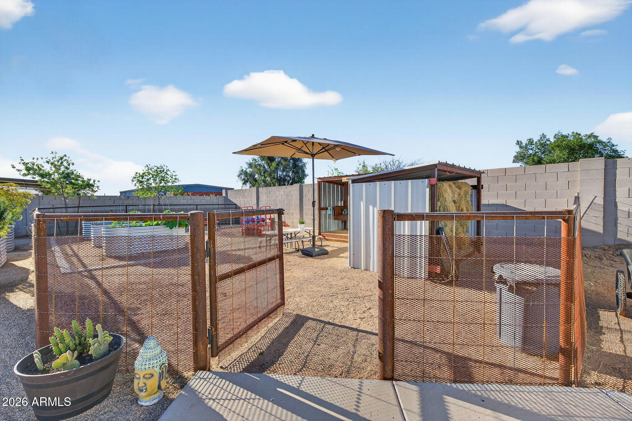 1124 E LOVELAND Lane