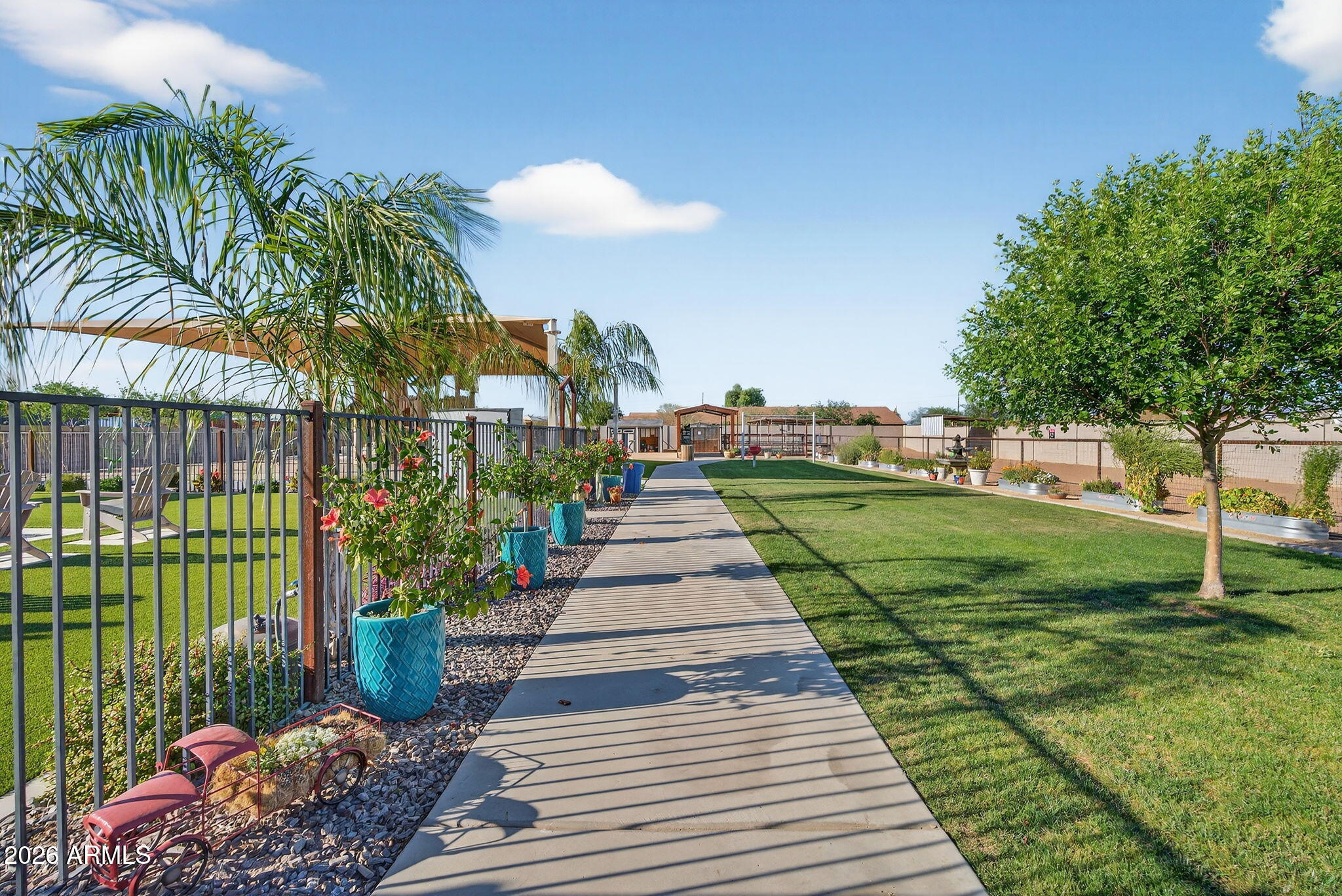 1124 E LOVELAND Lane