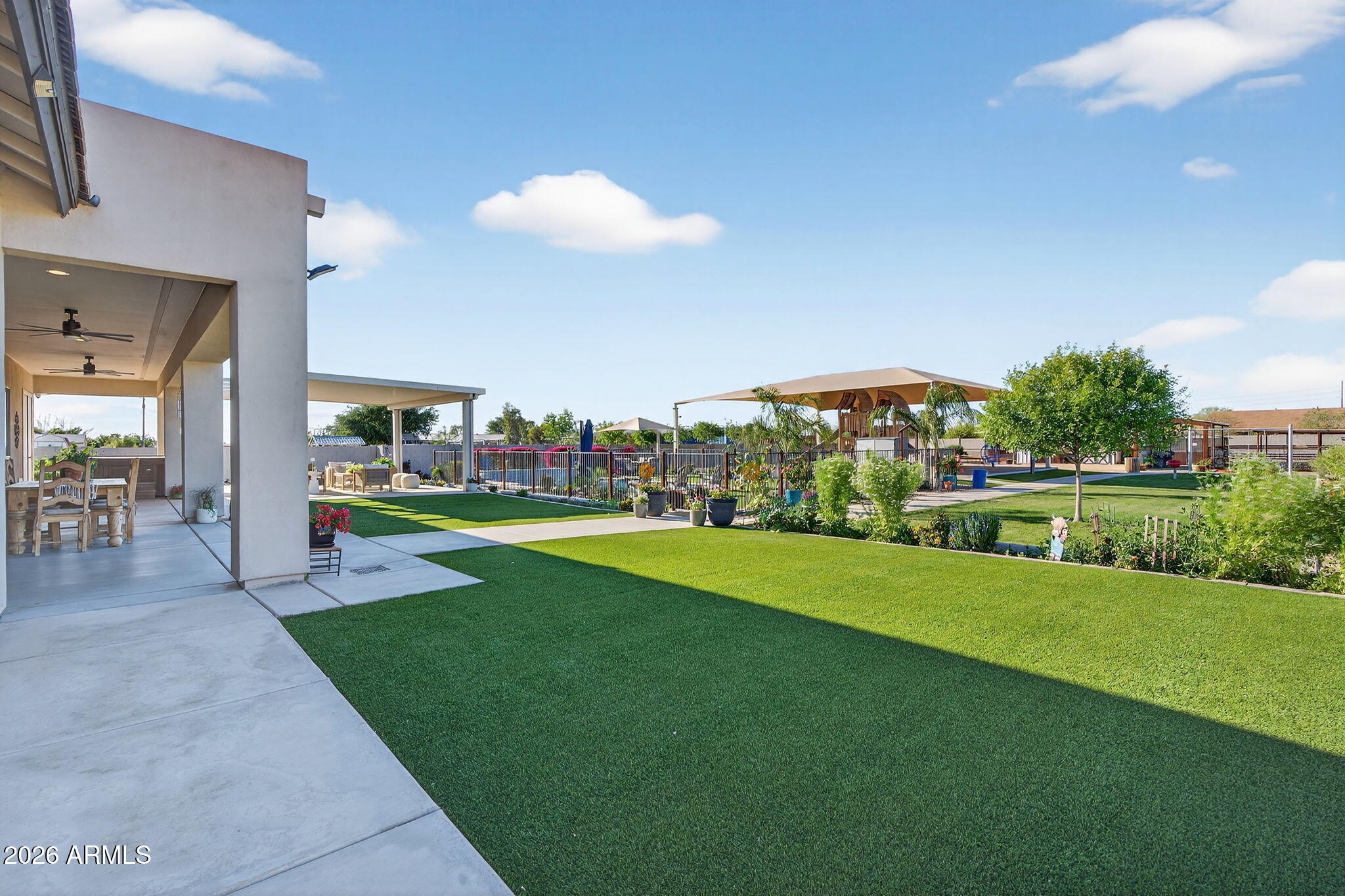 1124 E LOVELAND Lane