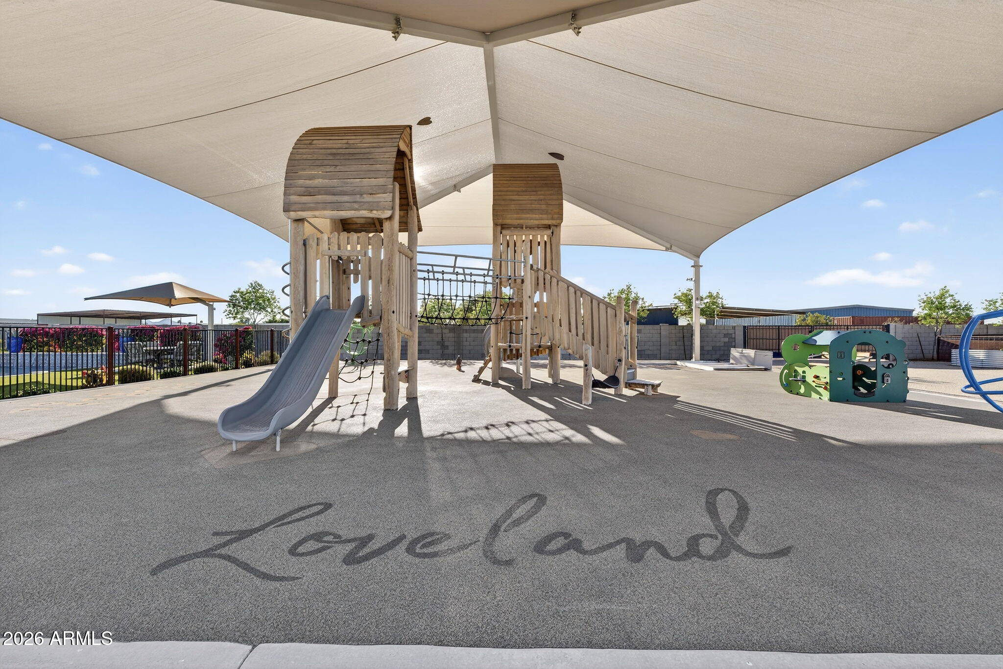 1124 E LOVELAND Lane