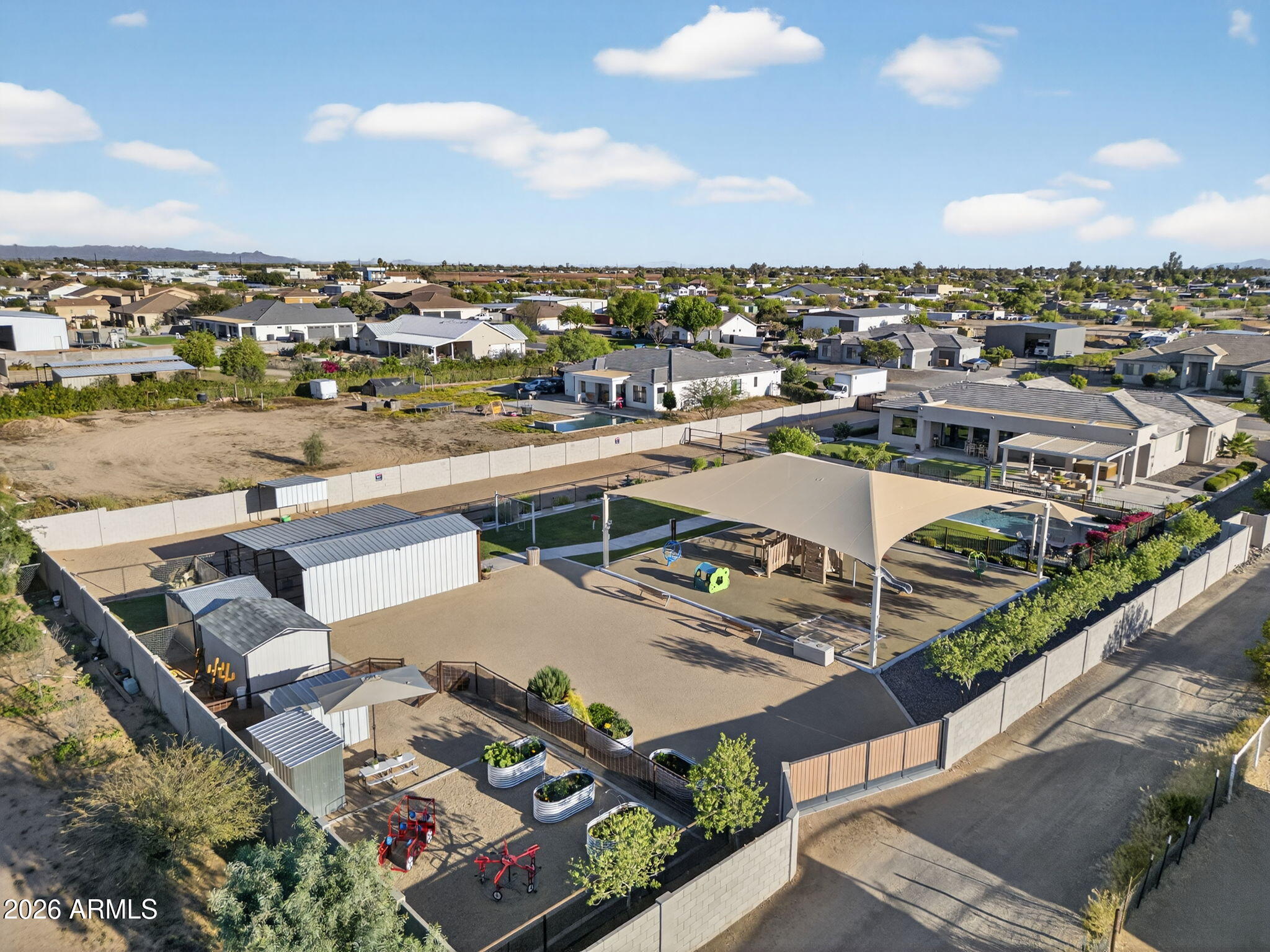 1124 E LOVELAND Lane