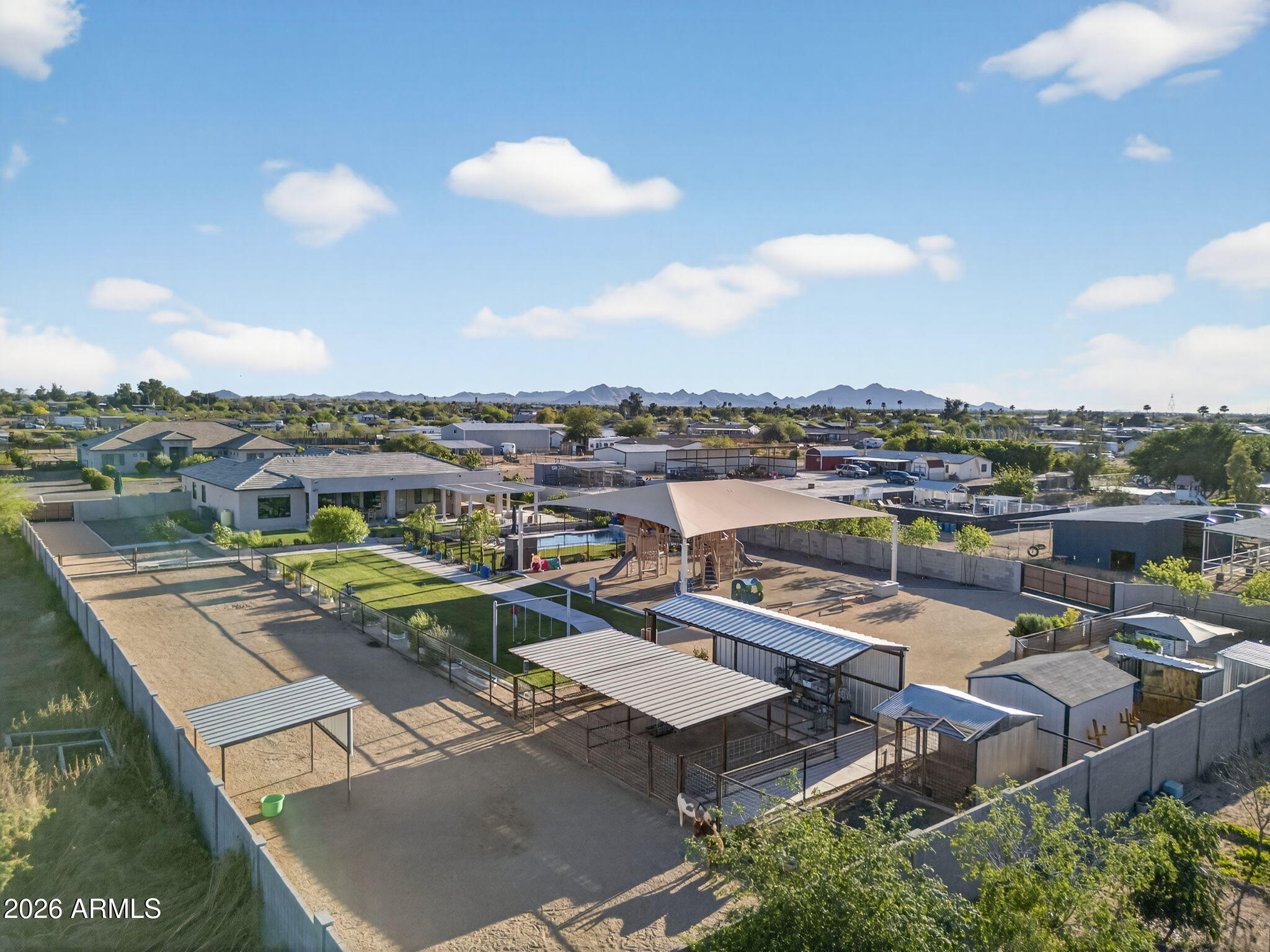 1124 E LOVELAND Lane