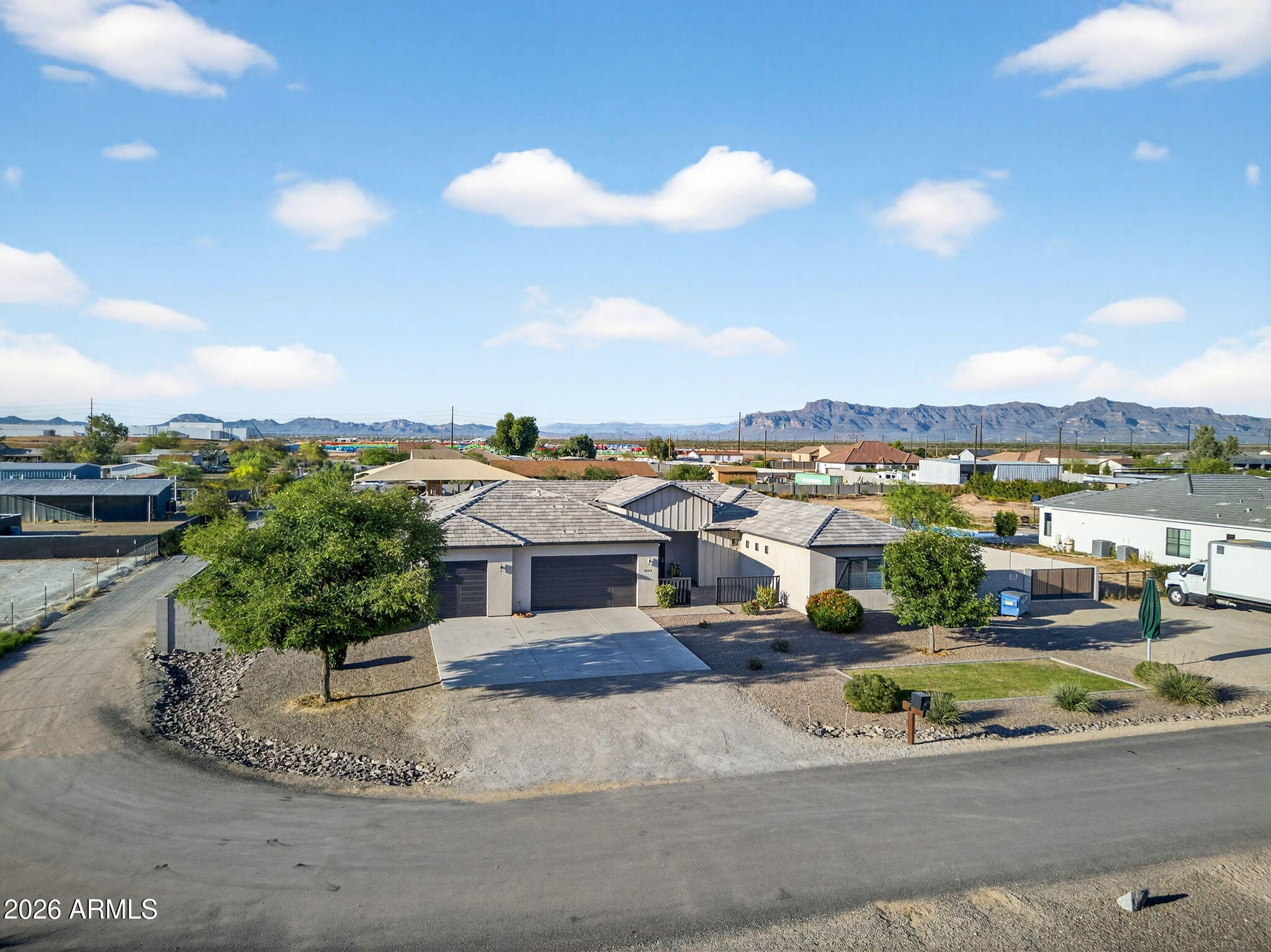 1124 E LOVELAND Lane