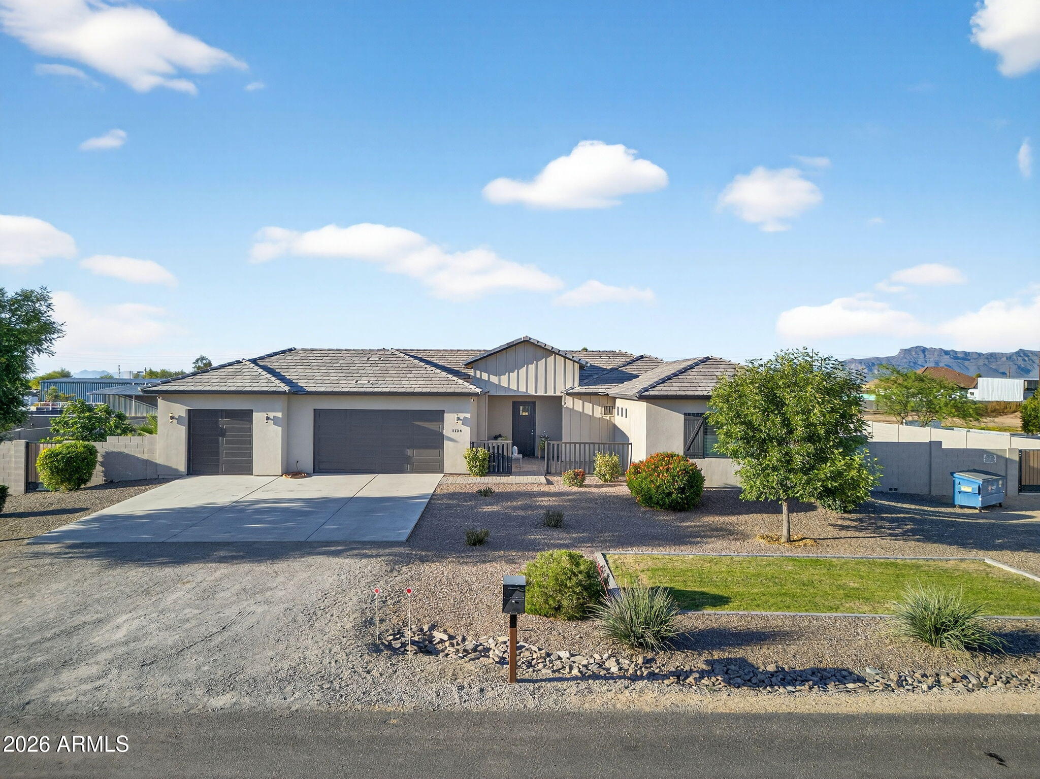 1124 E LOVELAND Lane