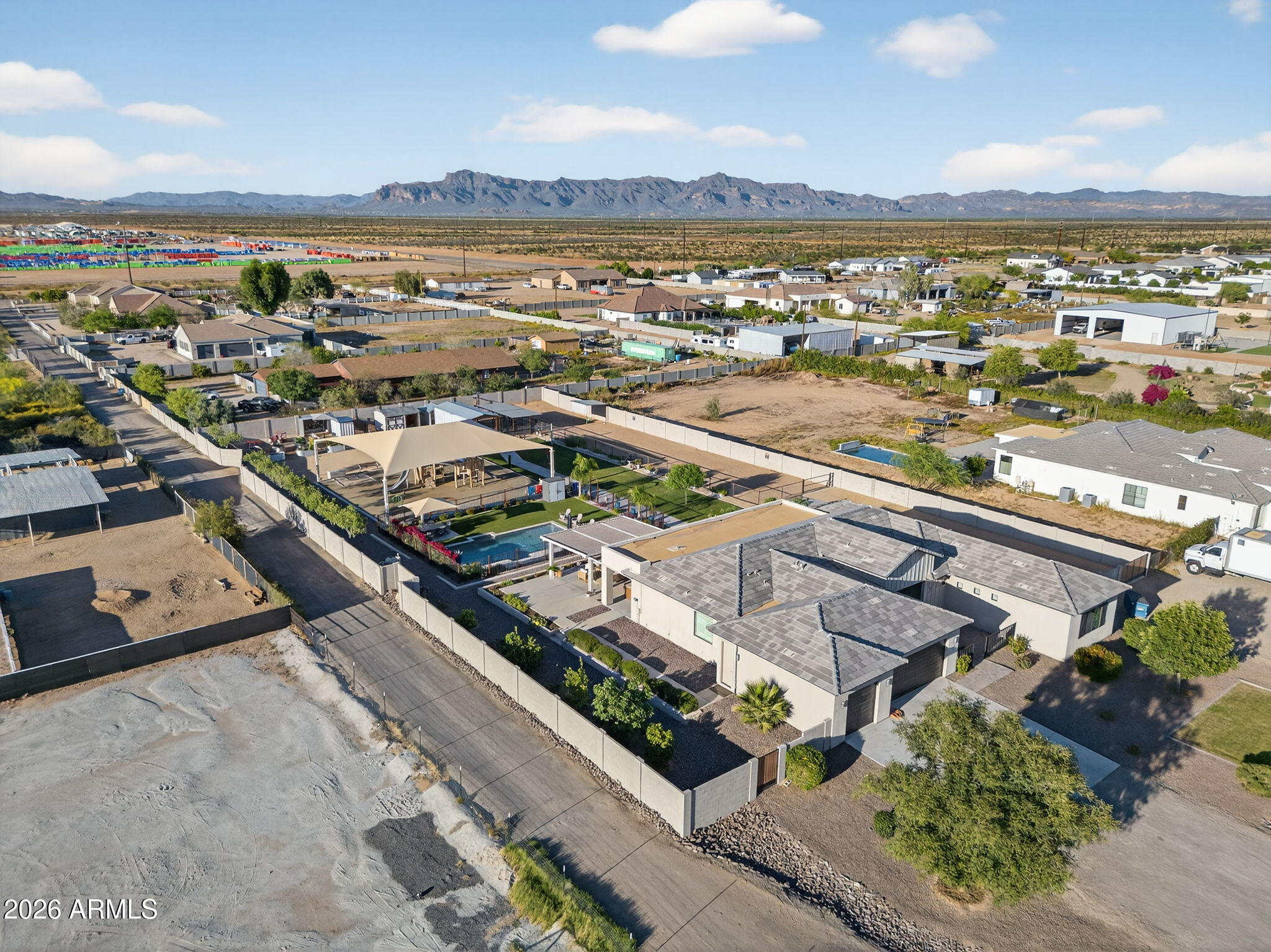 1124 E LOVELAND Lane