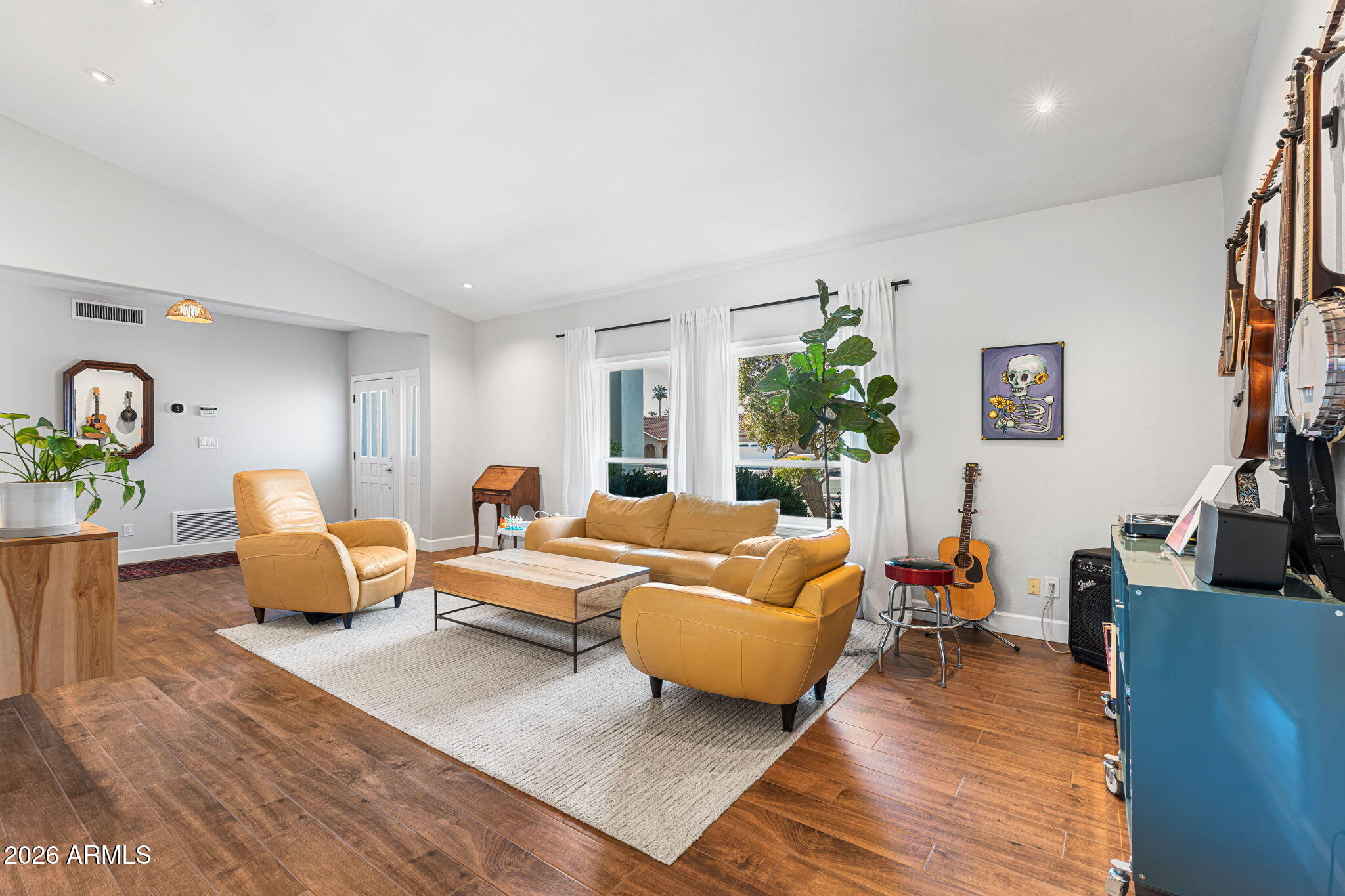 3904 E AHWATUKEE Drive