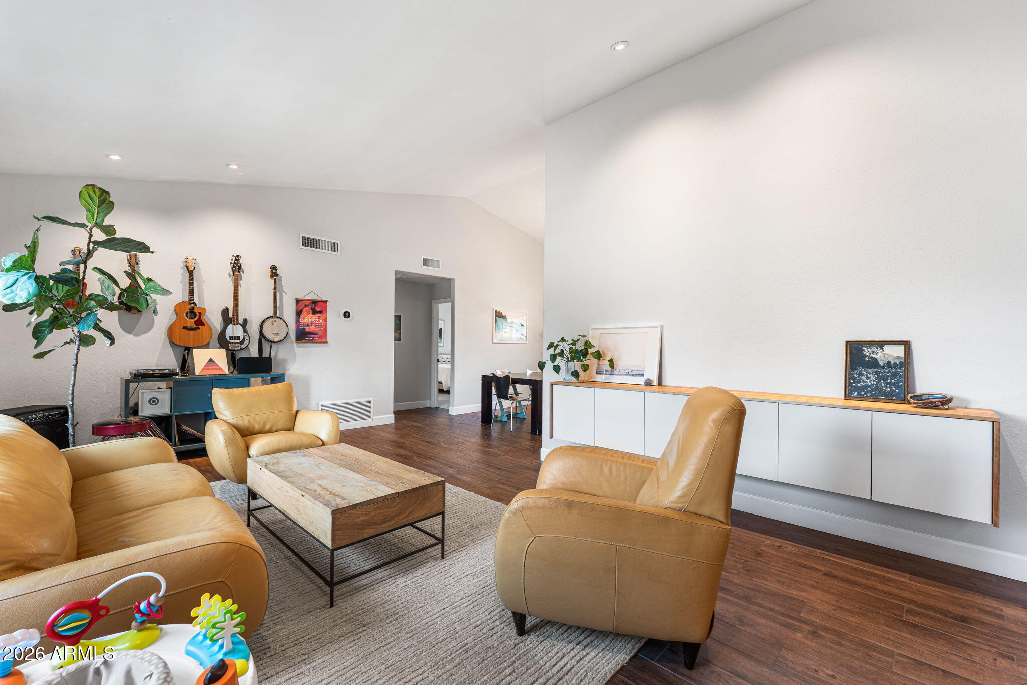 3904 E AHWATUKEE Drive